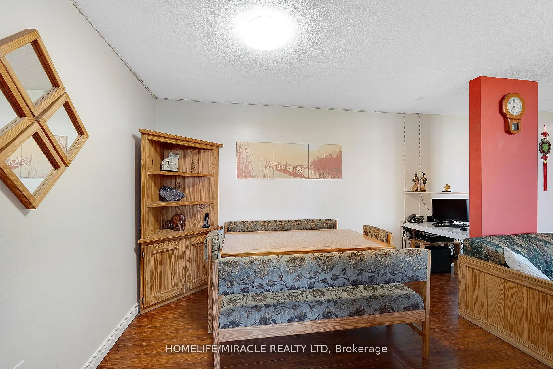 15 Kensington Road #907