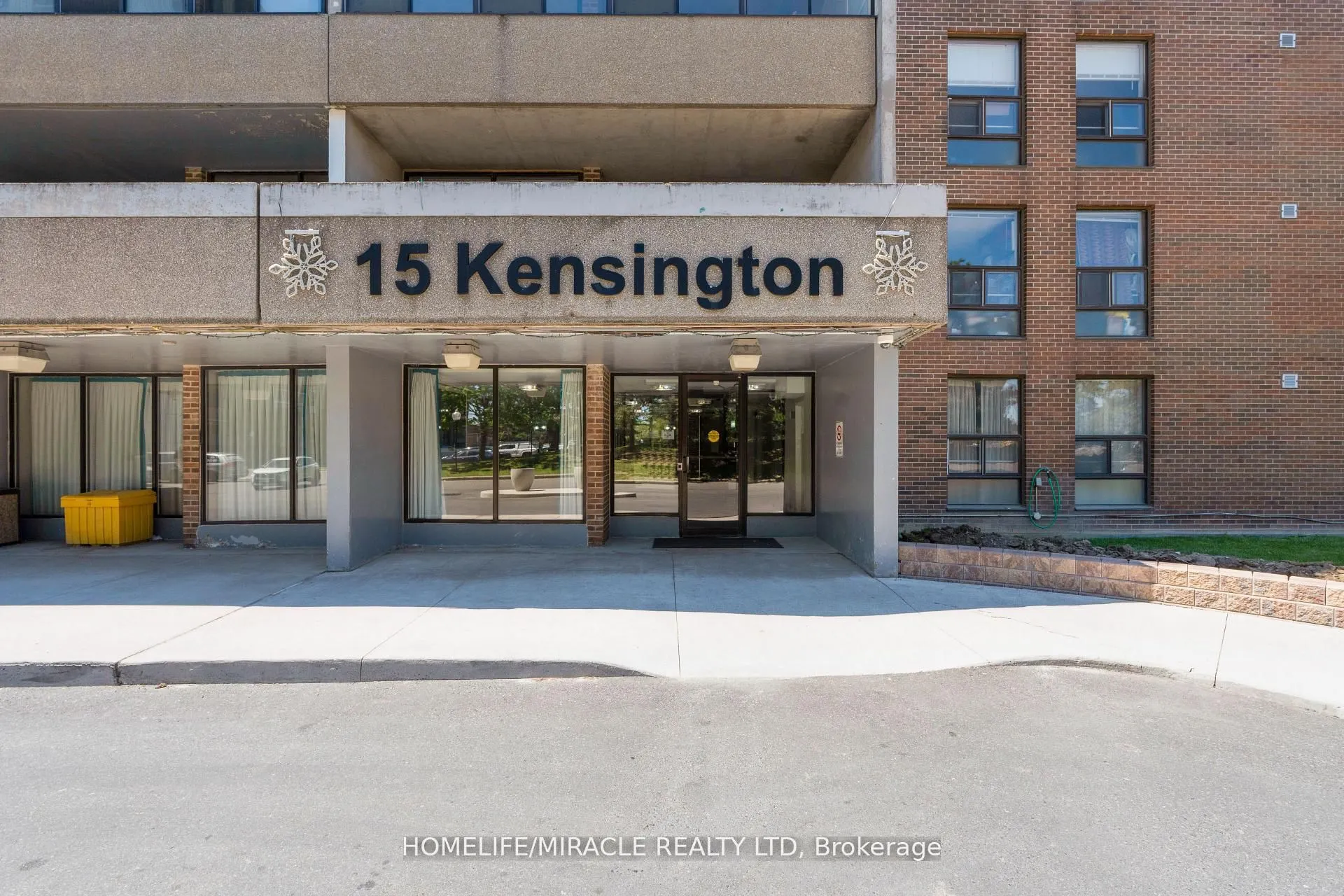 15 Kensington Road #907