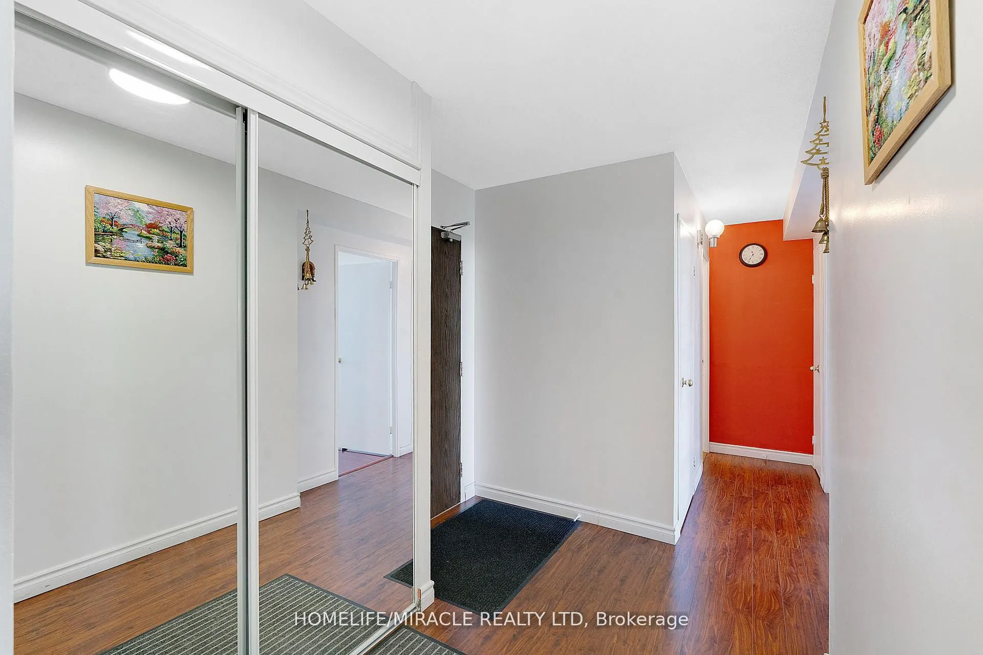 15 Kensington Road #907
