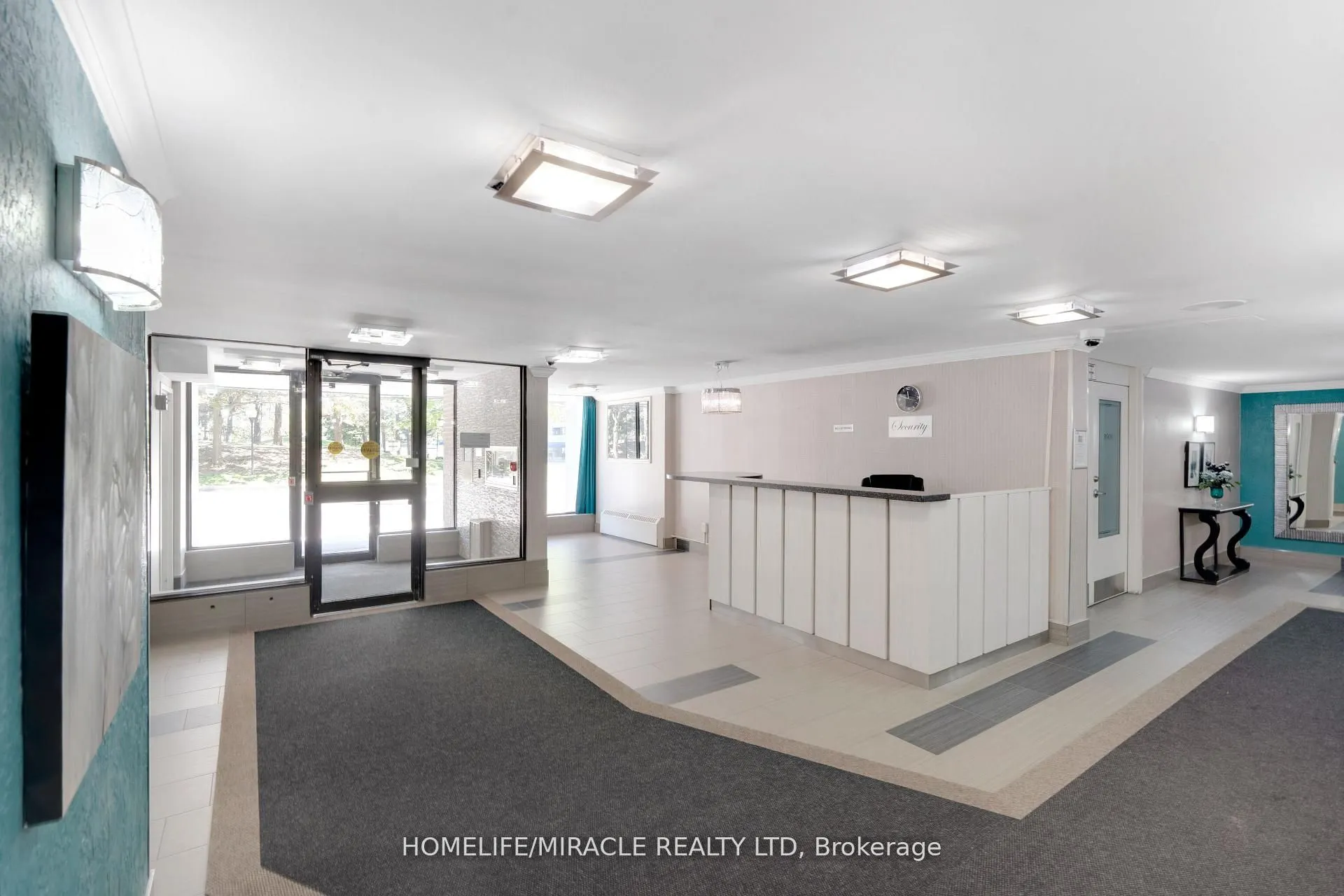 15 Kensington Road #907