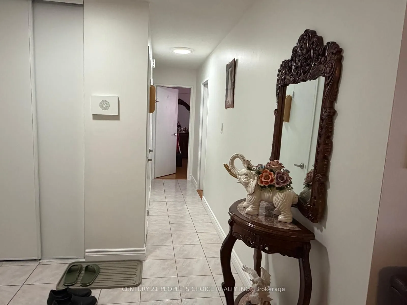 17 Knightsbridge Road #1205