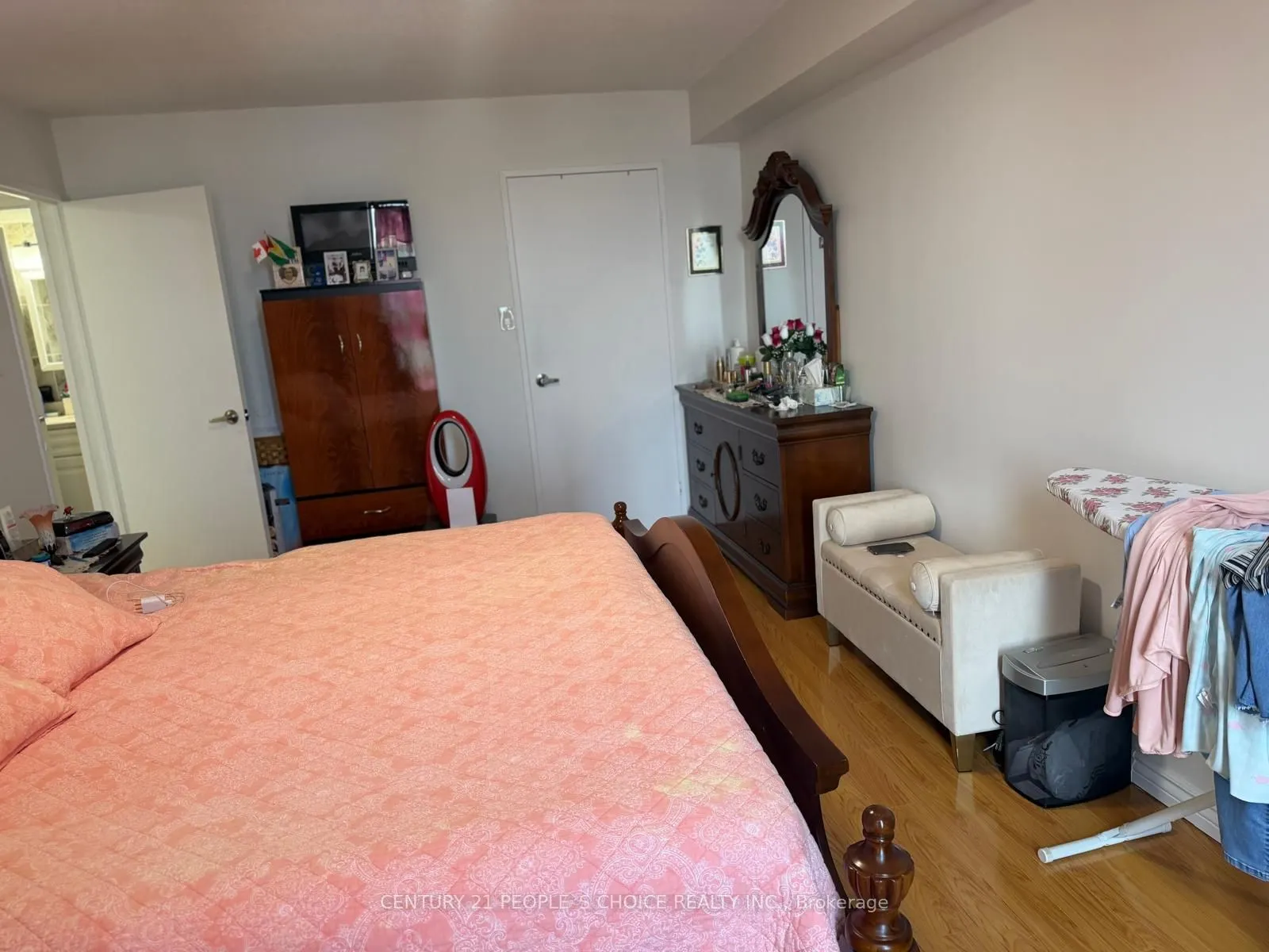 17 Knightsbridge Road #1205