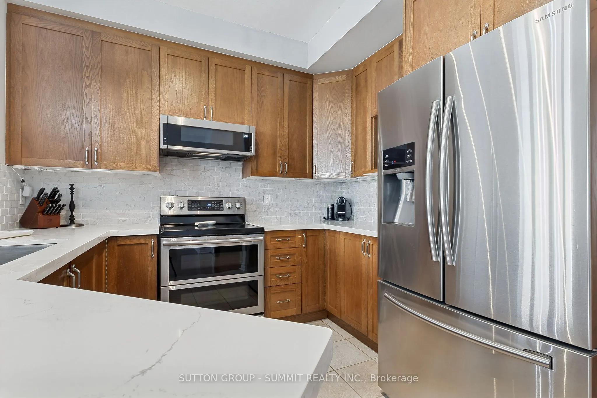2092 ENGLISH Crescent