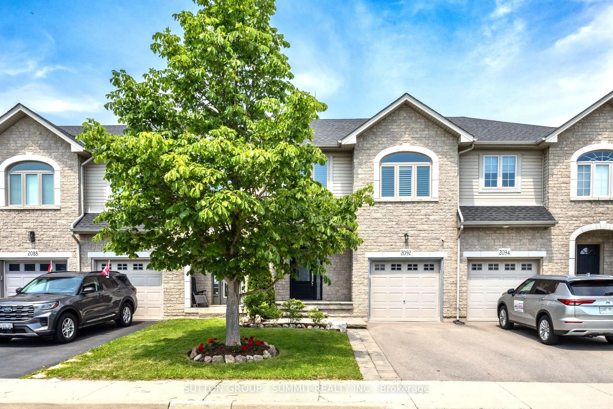 2092 ENGLISH Crescent