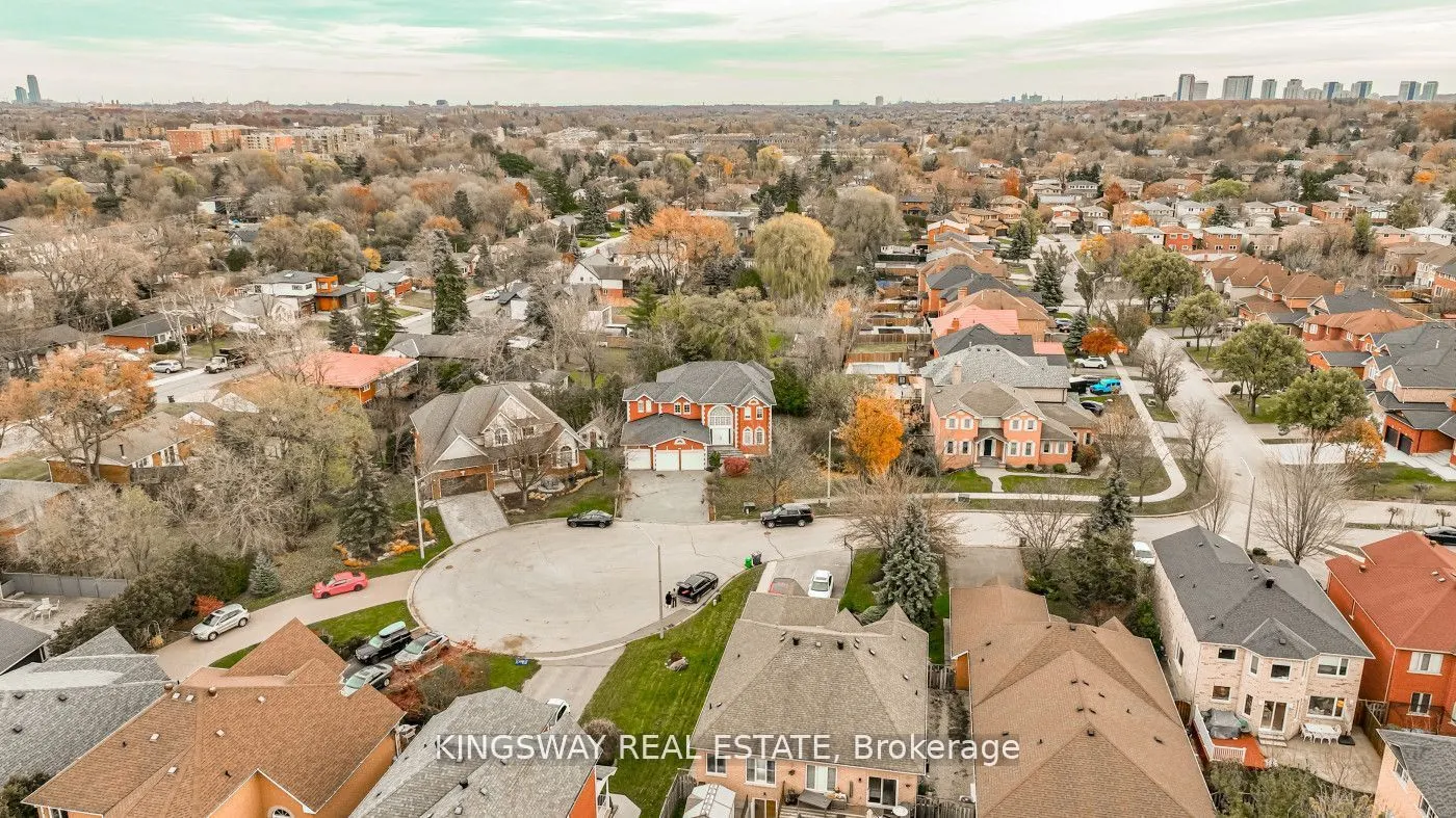 5969 Rayshaw Crescent