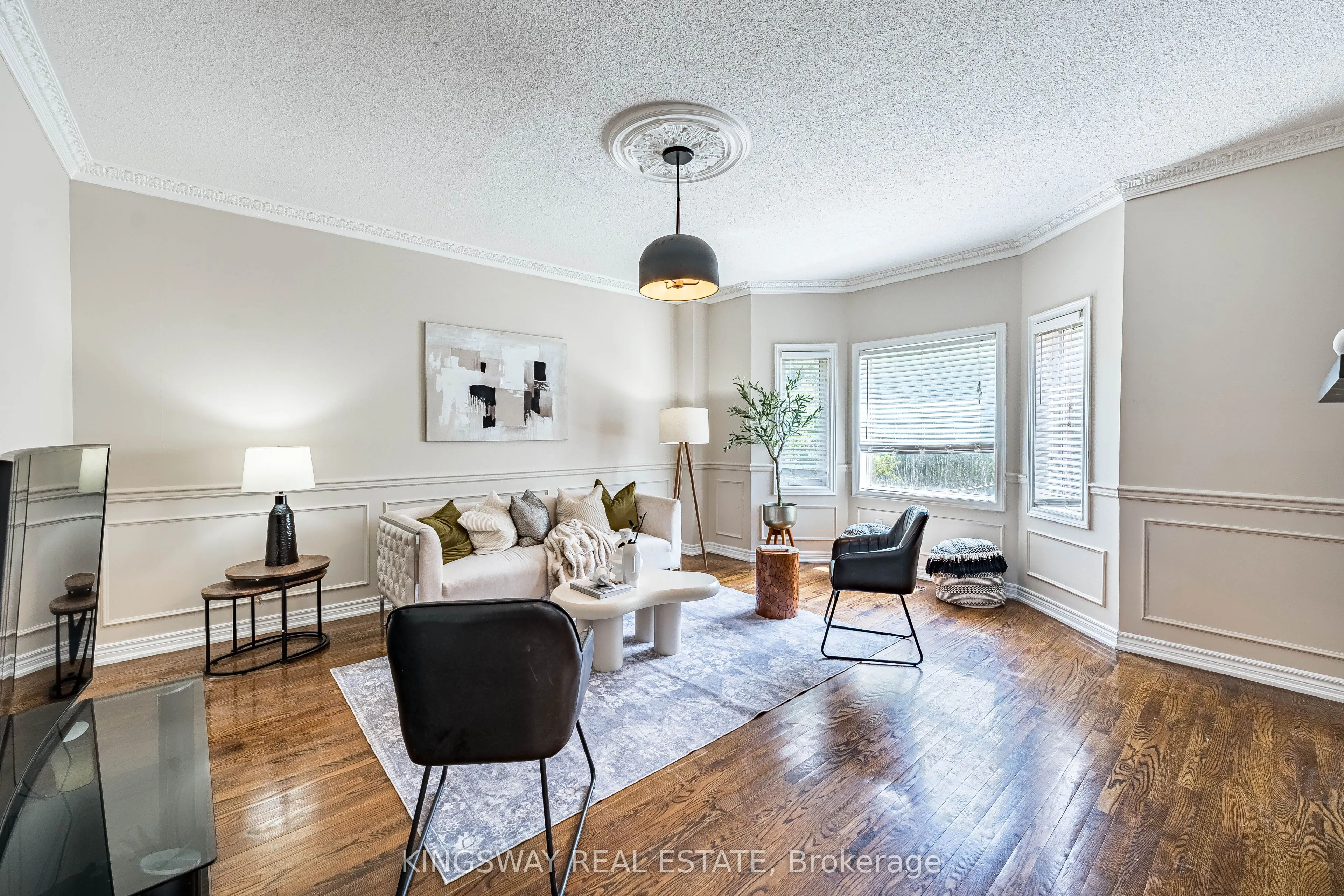 5969 Rayshaw Crescent