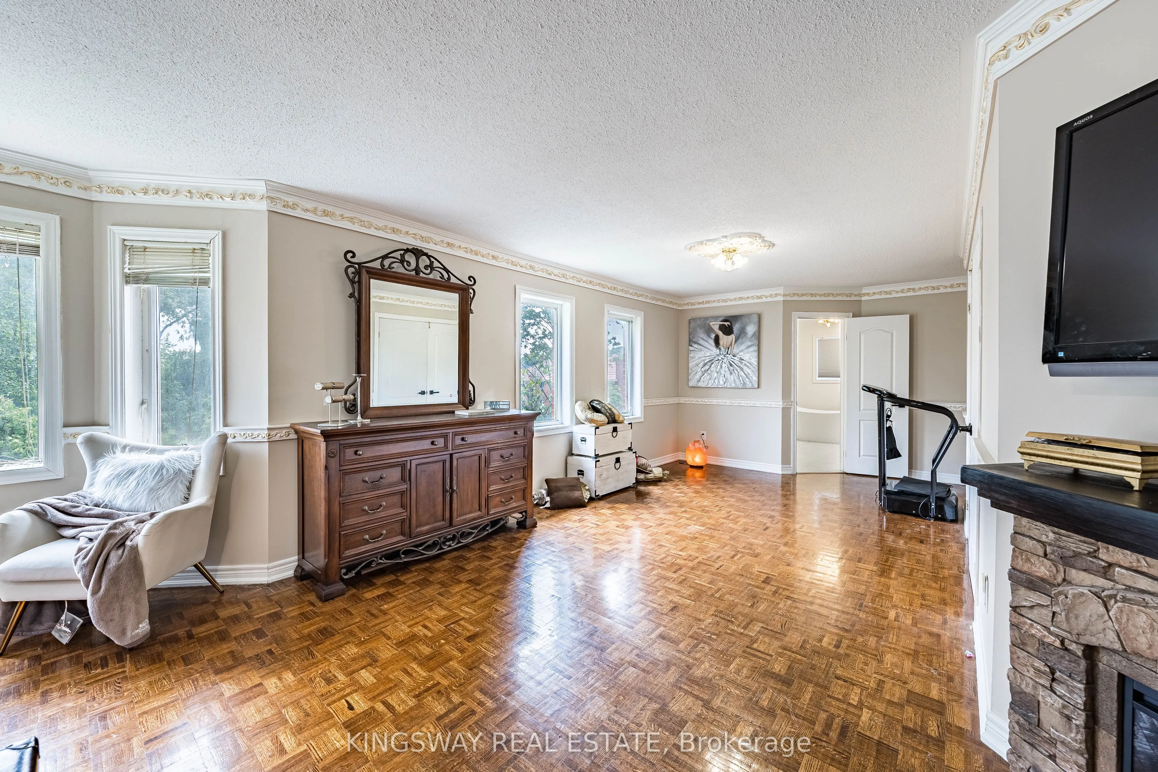 5969 Rayshaw Crescent