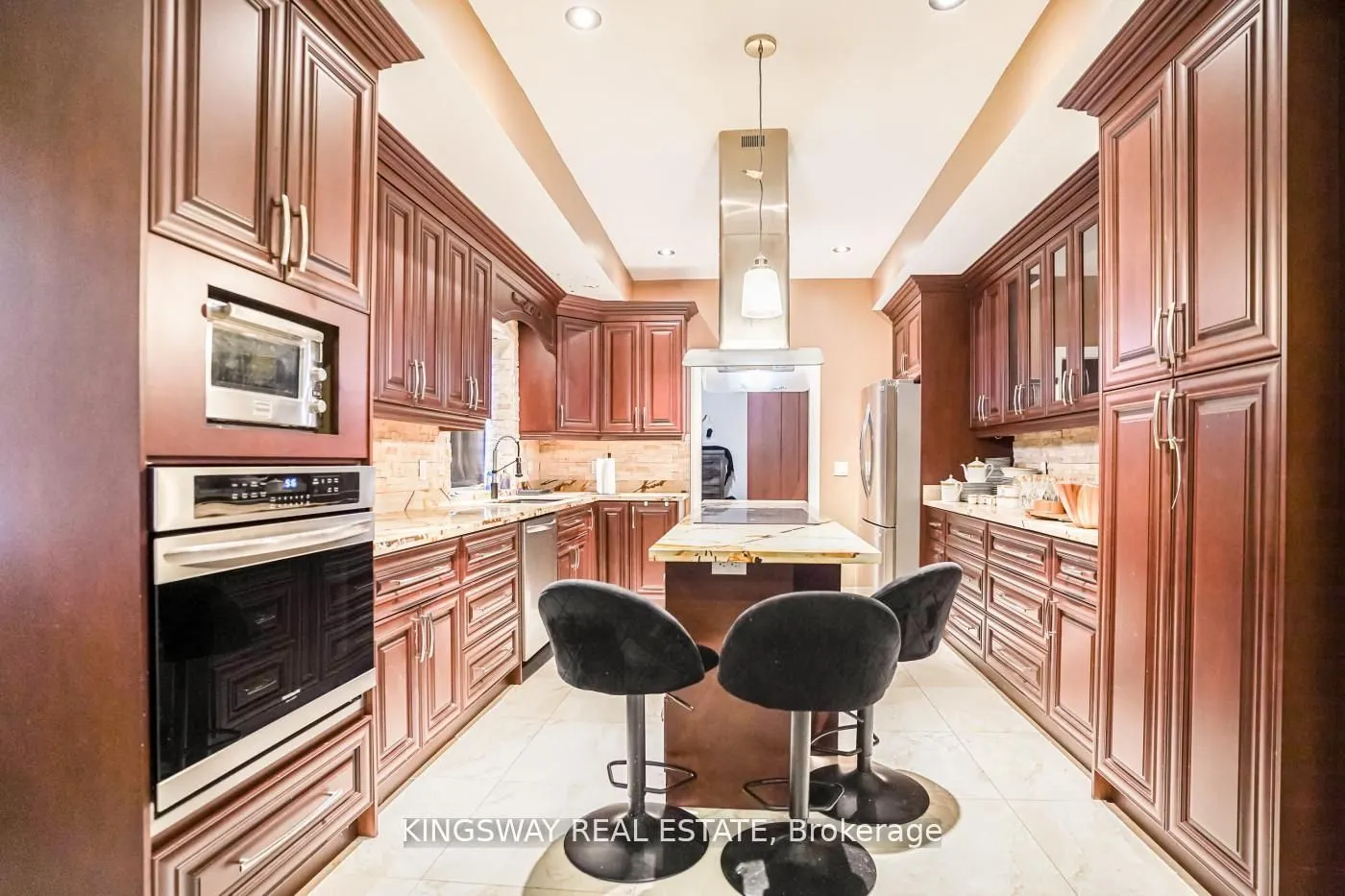 5969 Rayshaw Crescent