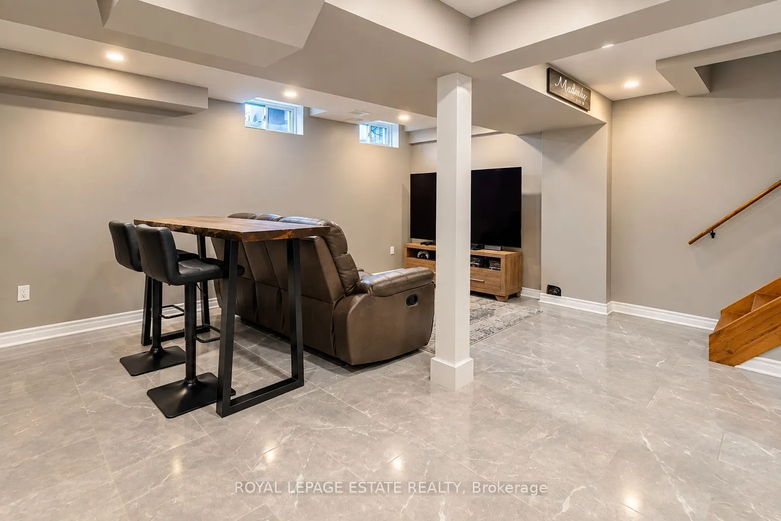 9 Brookstone Court