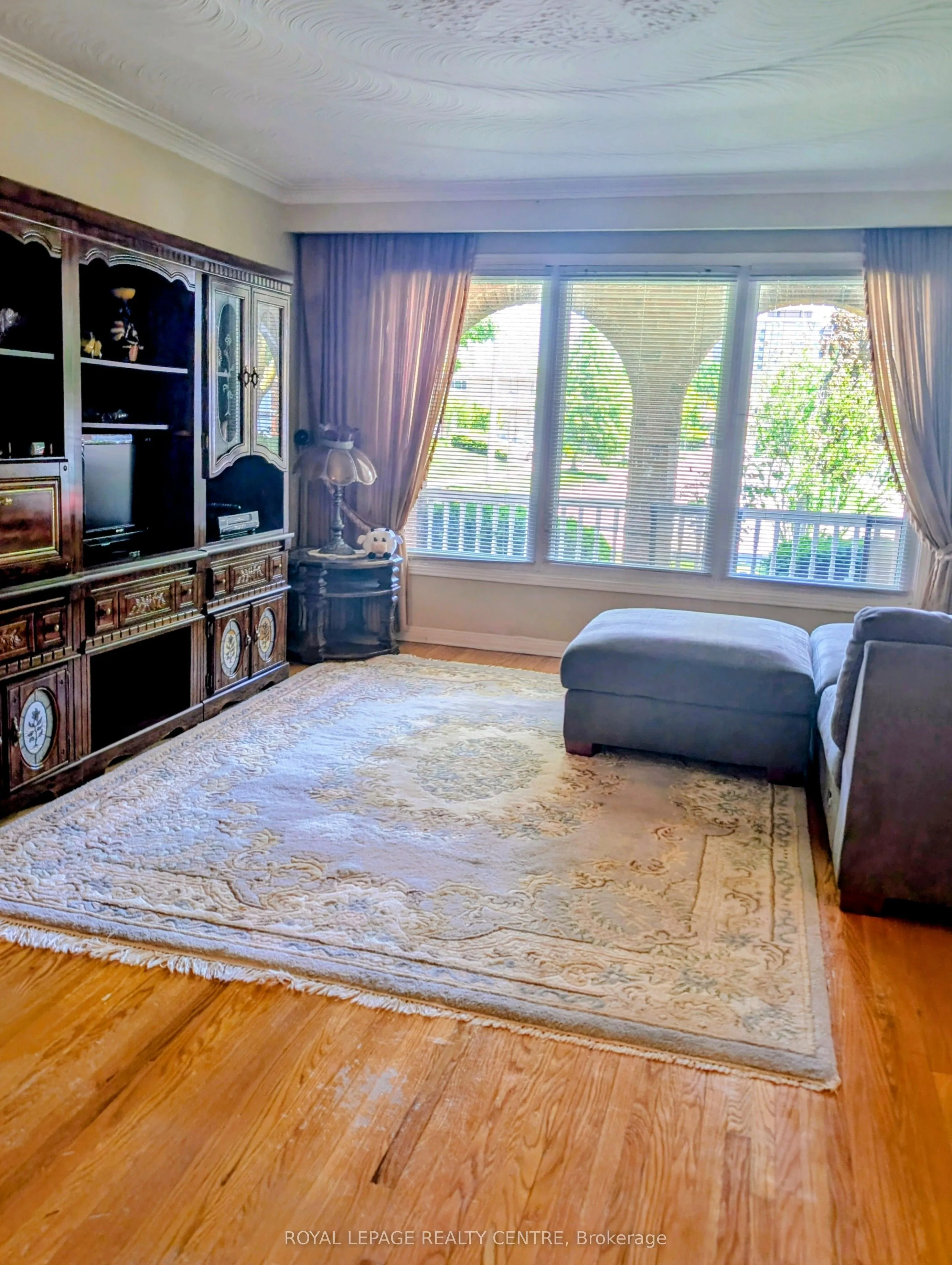 2560 Cynara Road