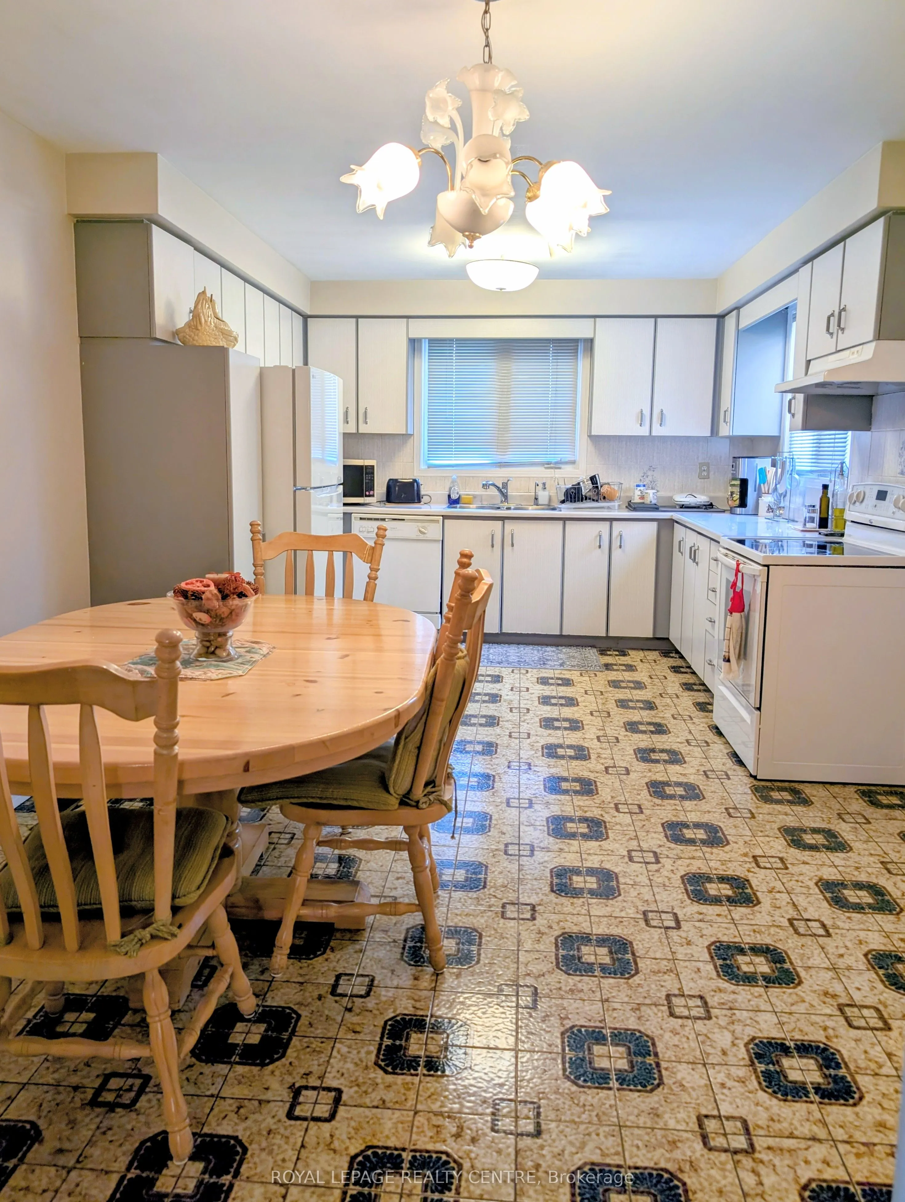 2560 Cynara Road