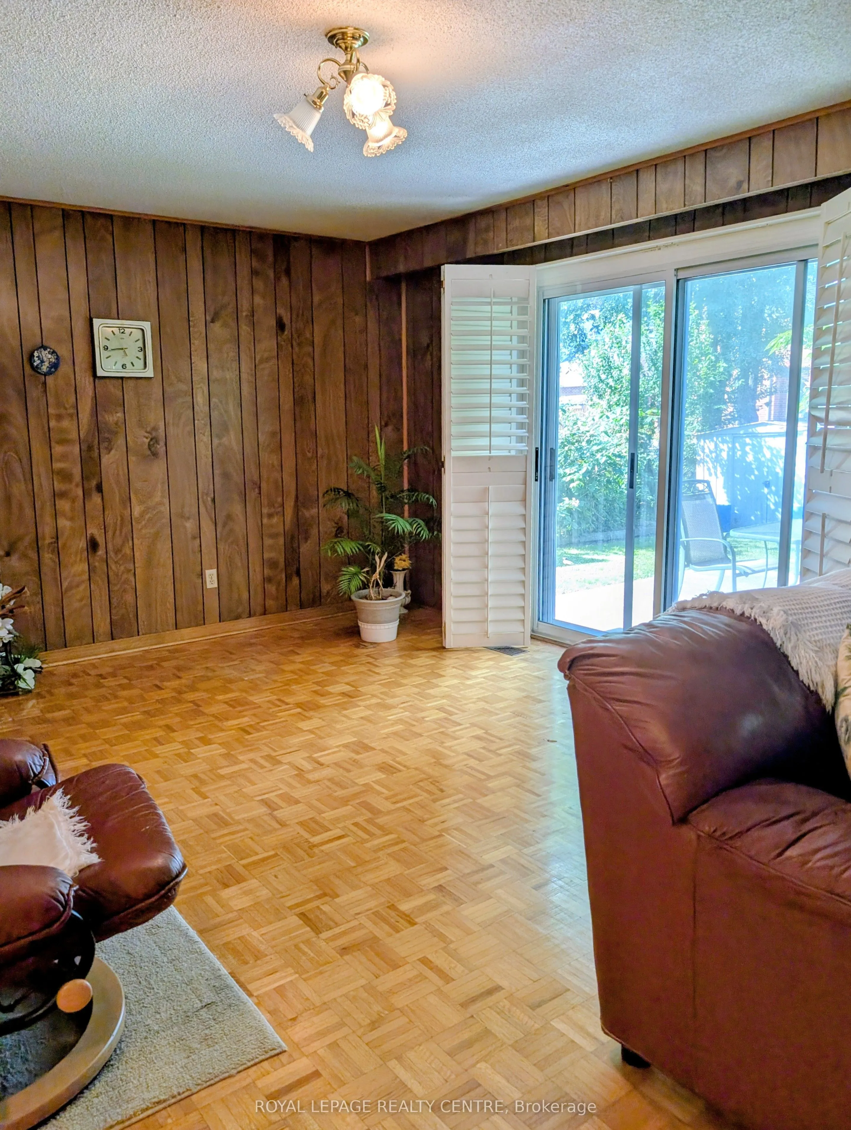 2560 Cynara Road