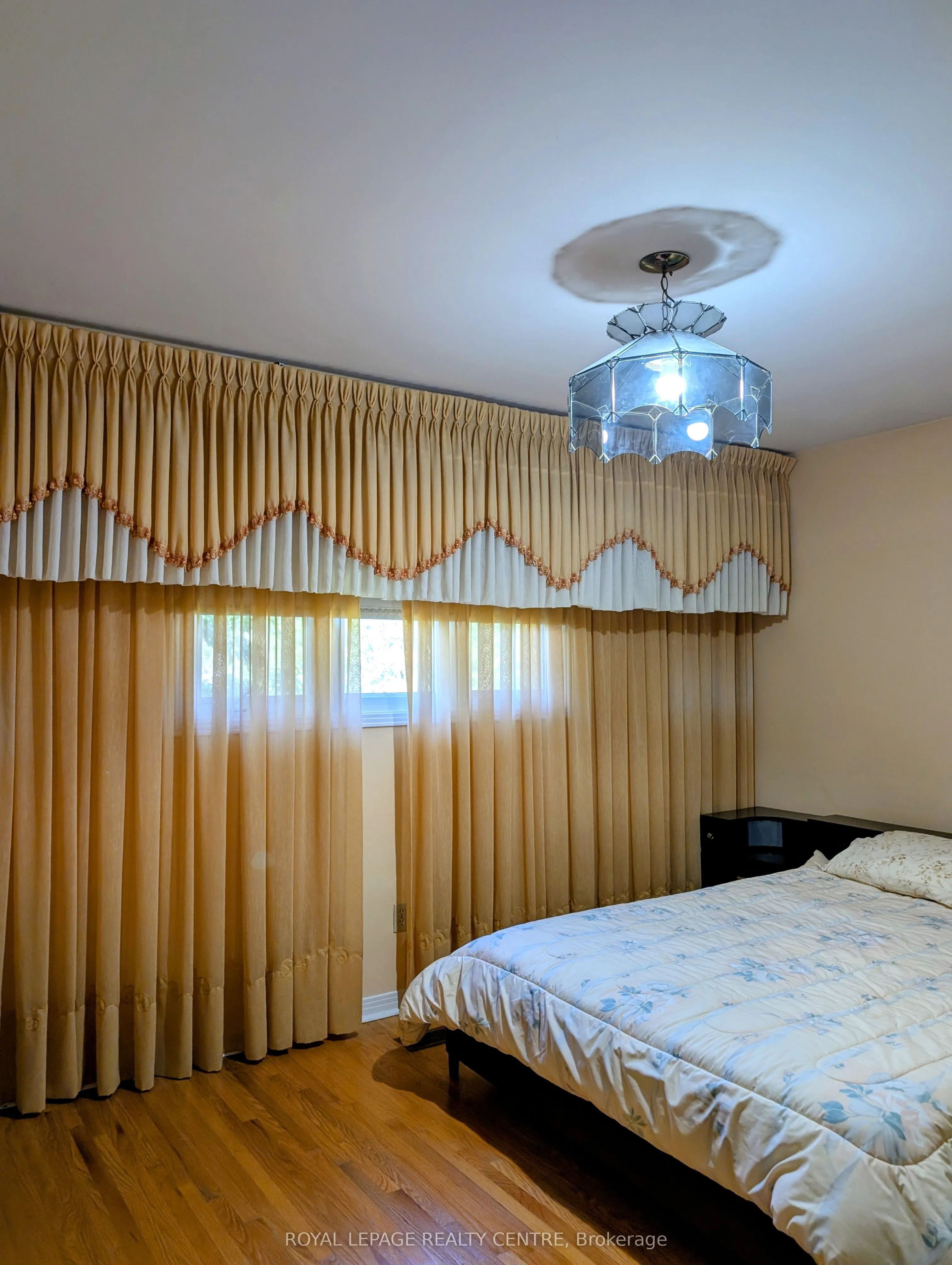 2560 Cynara Road