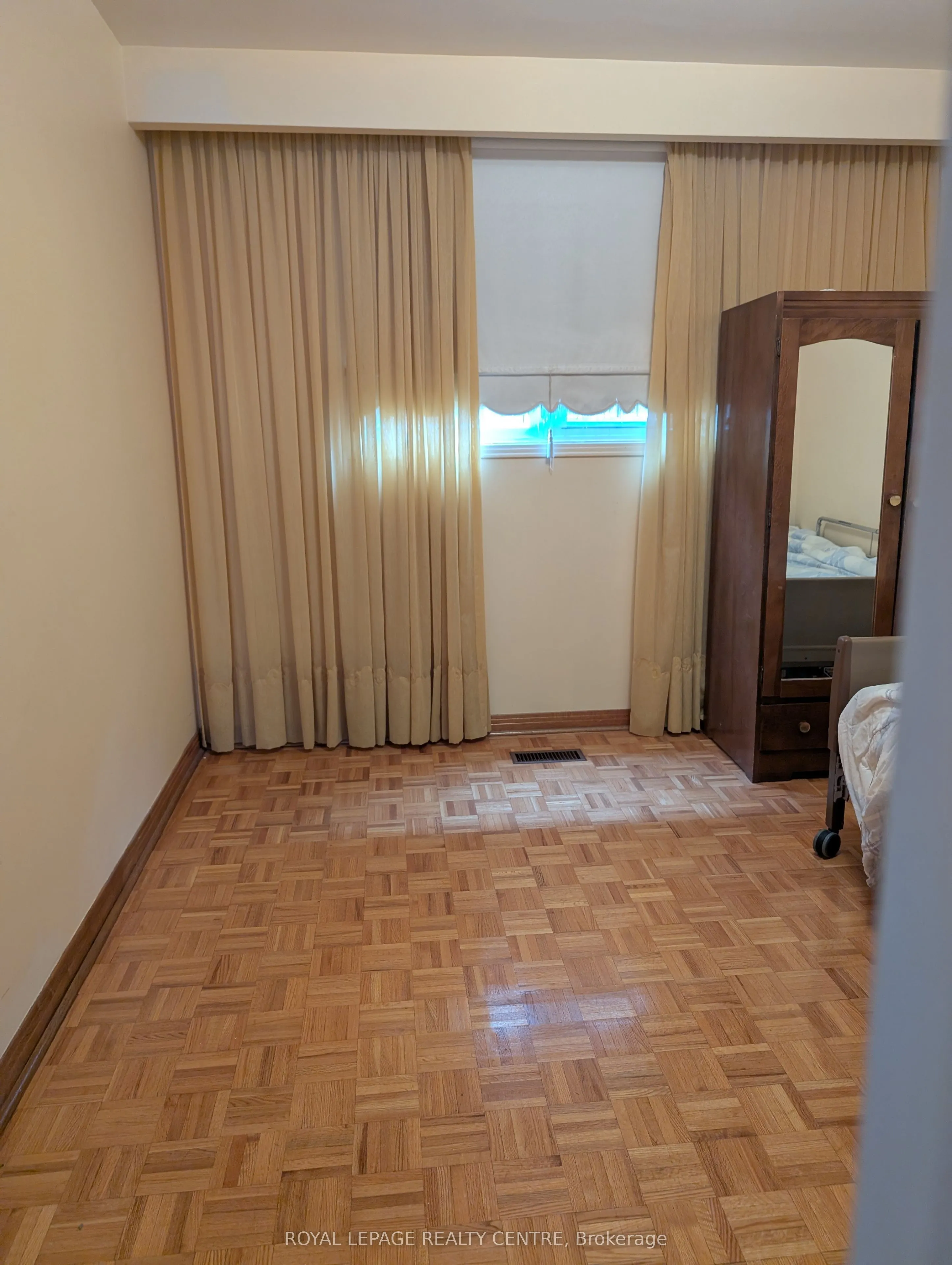 2560 Cynara Road