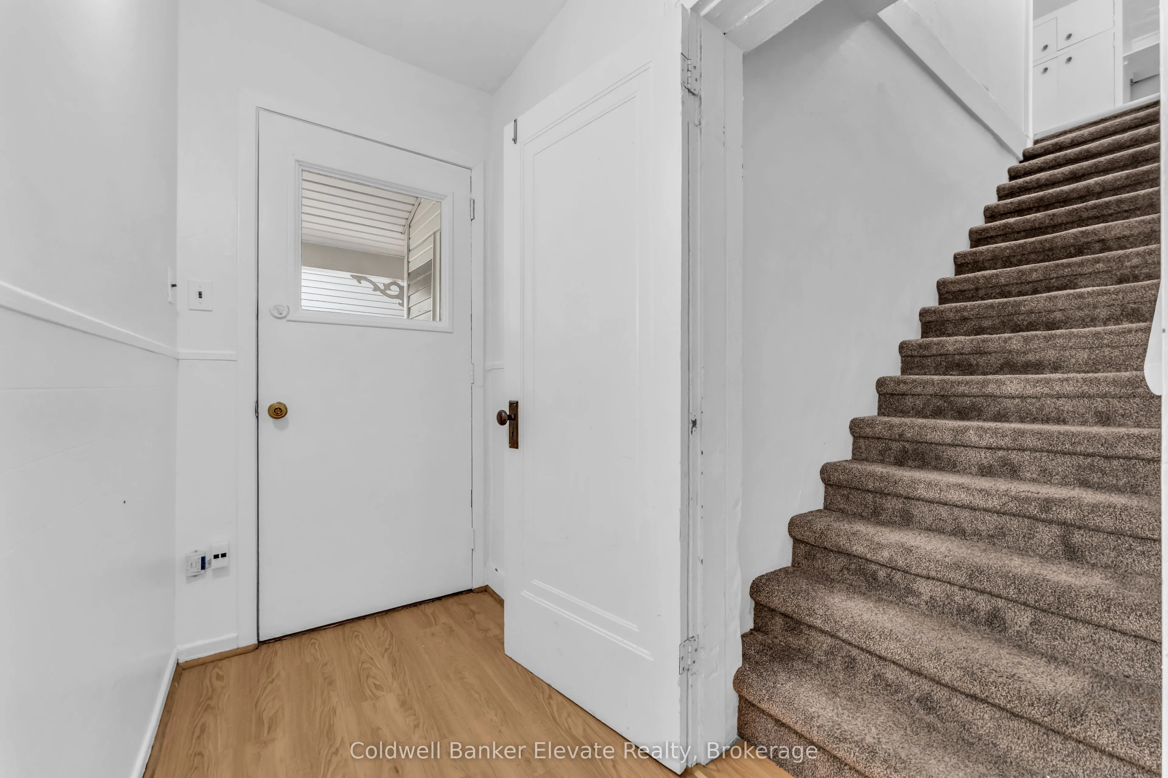 127 Main Street S