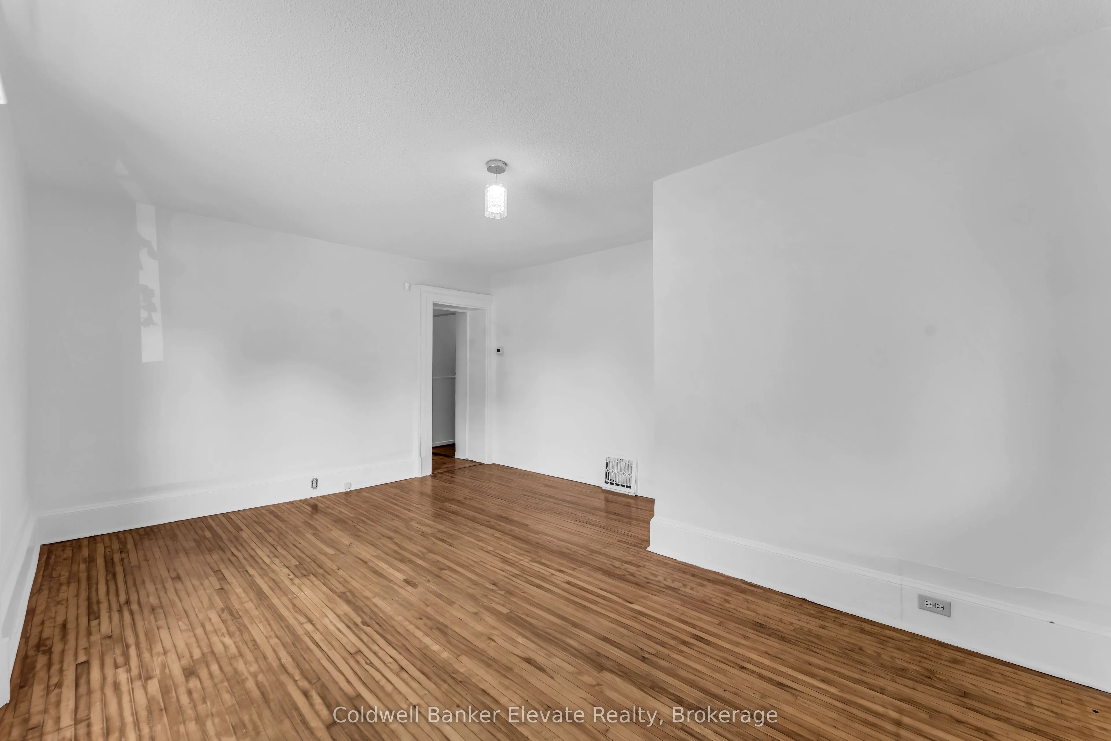 127 Main Street S