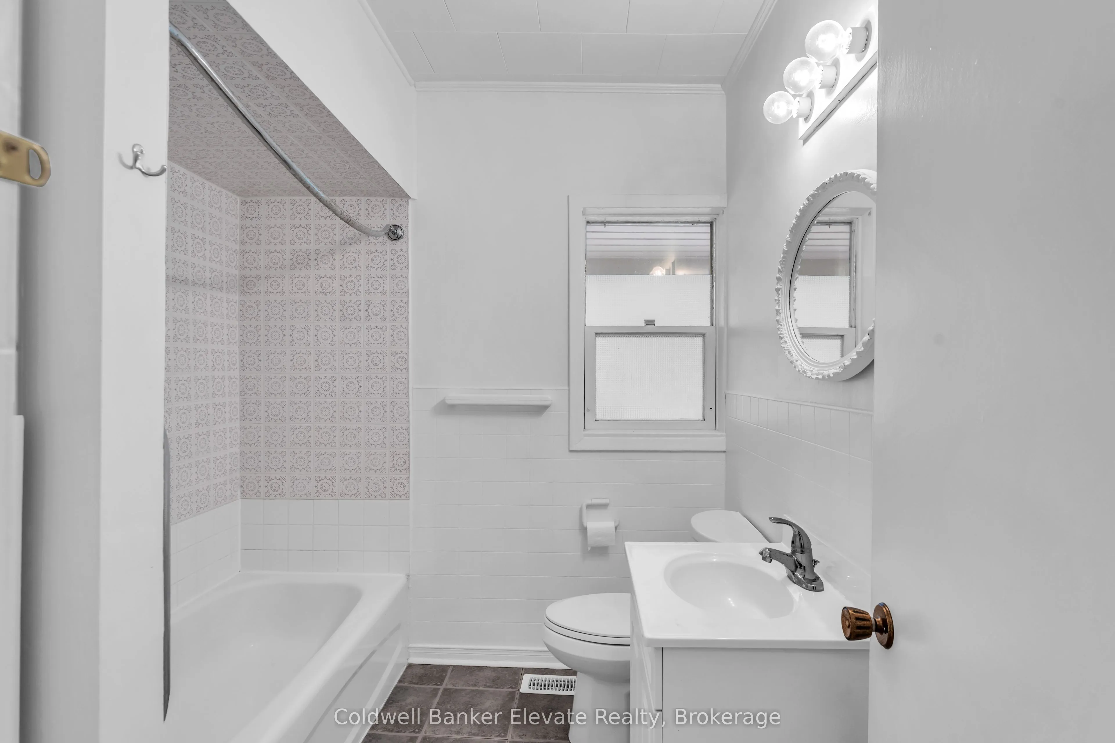 127 Main Street S