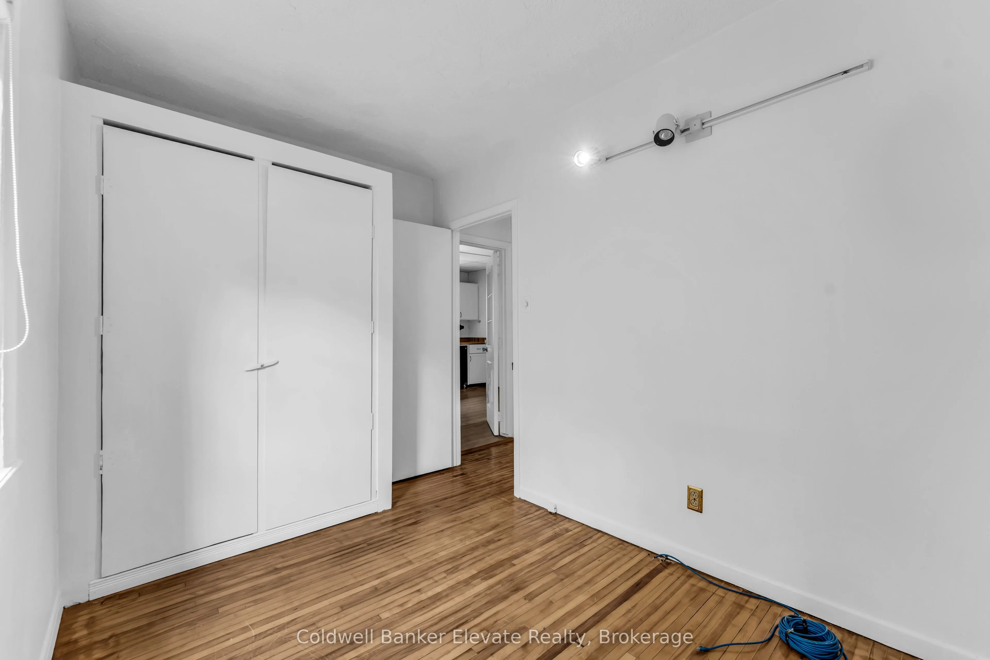 127 Main Street S
