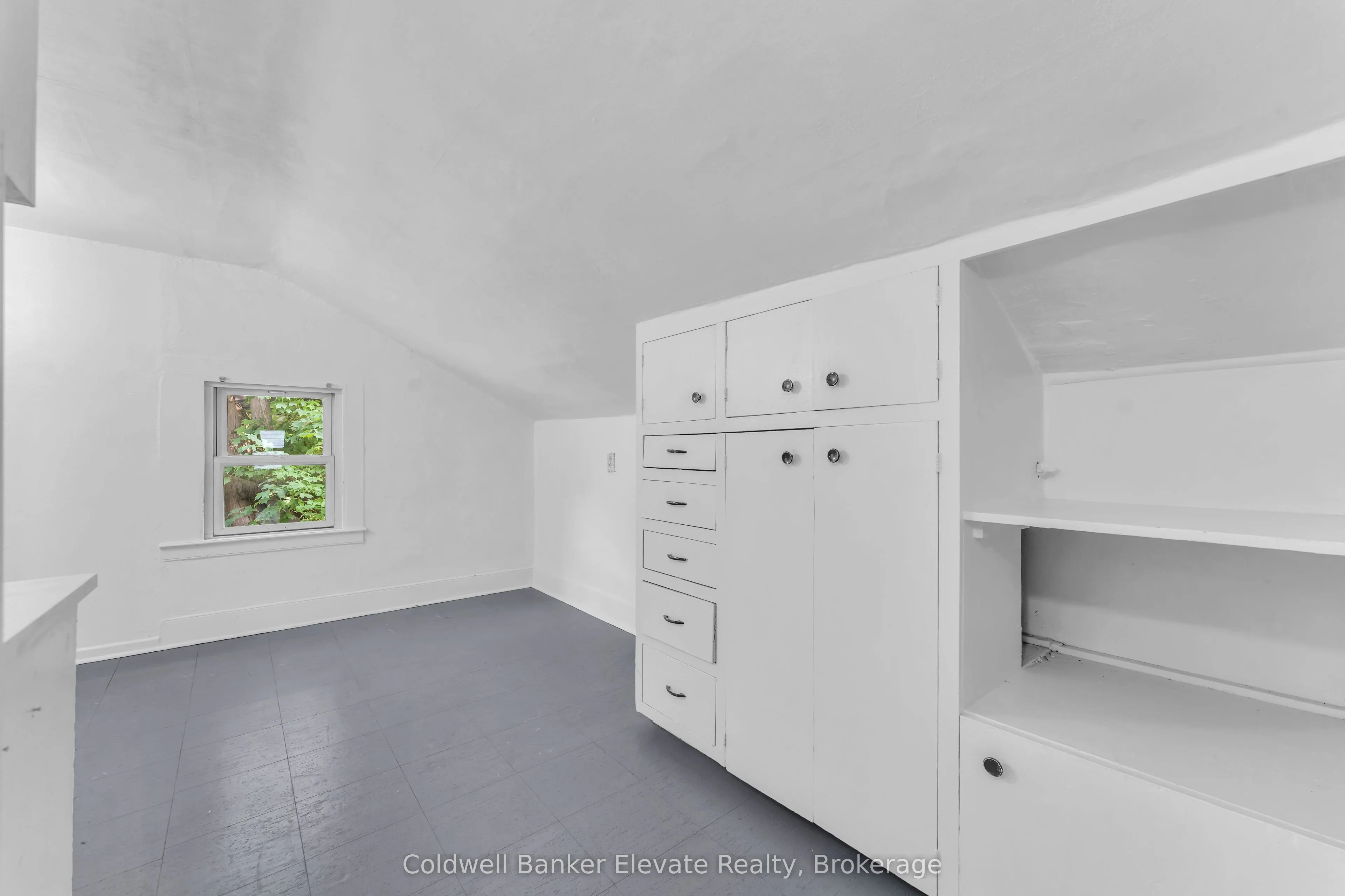 127 Main Street S