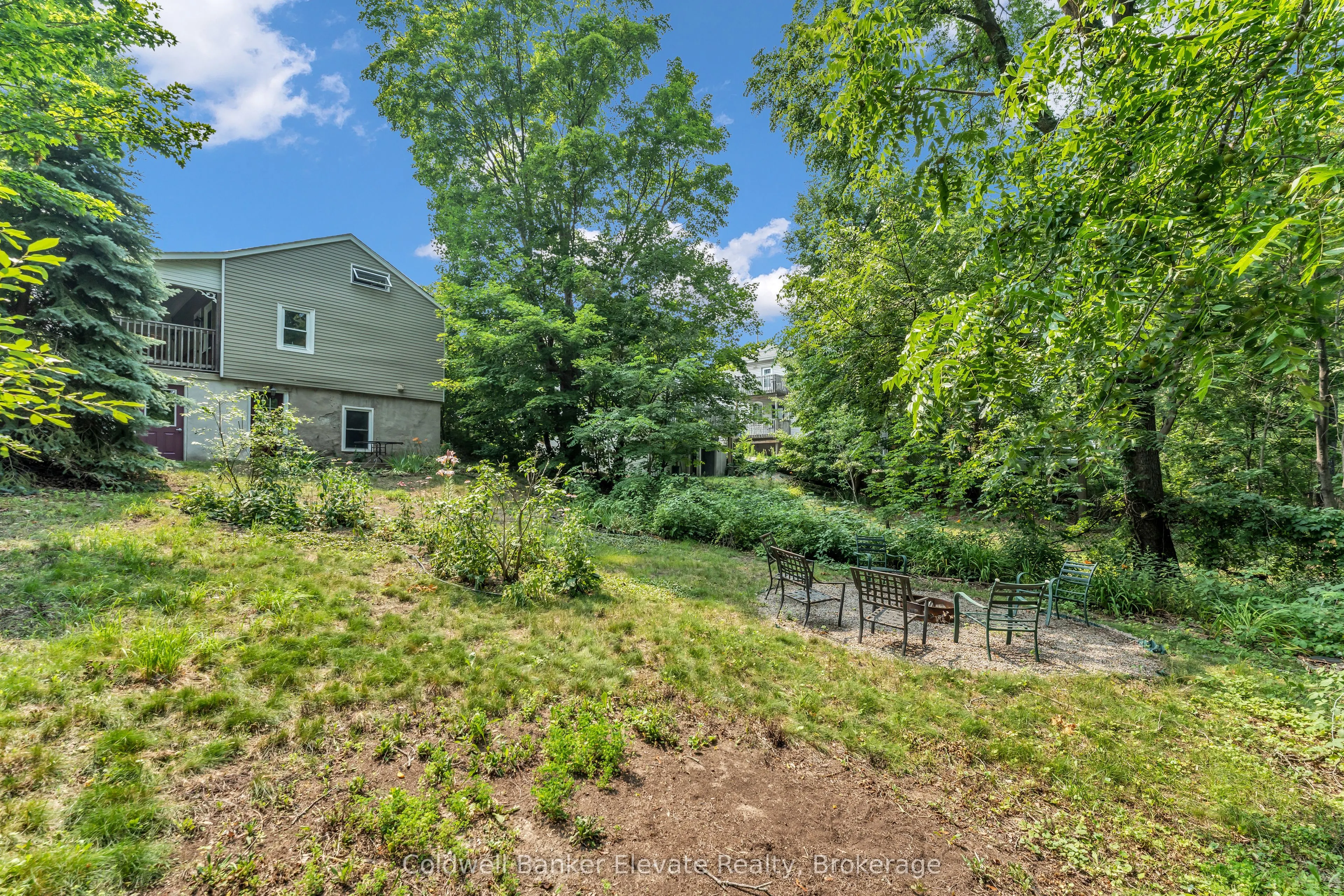 127 Main Street S