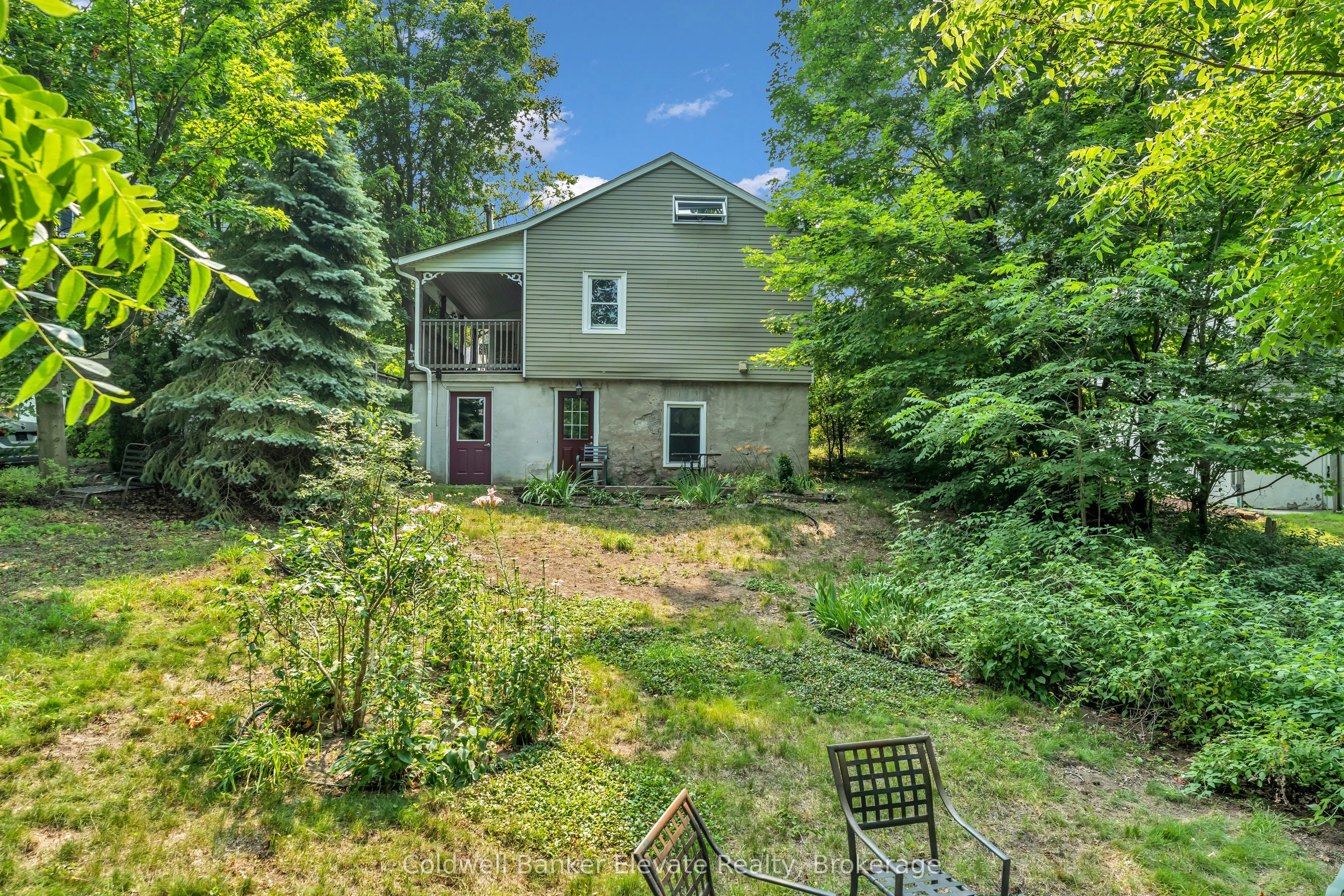 127 Main Street S