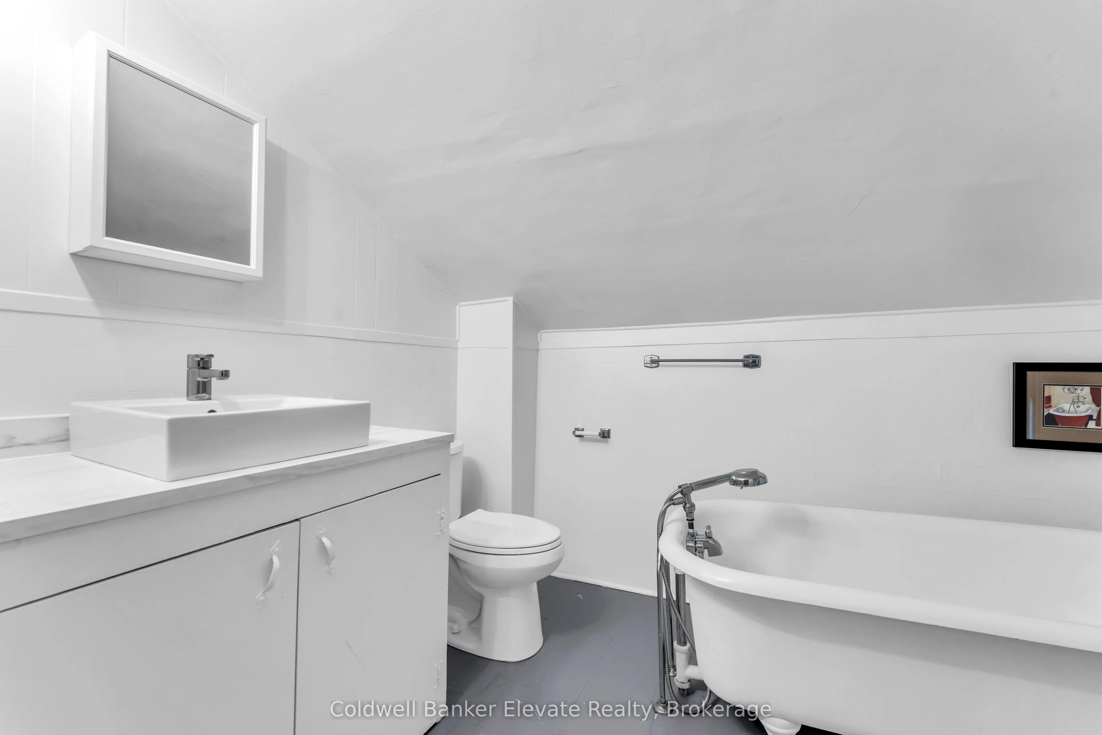 127 Main Street S