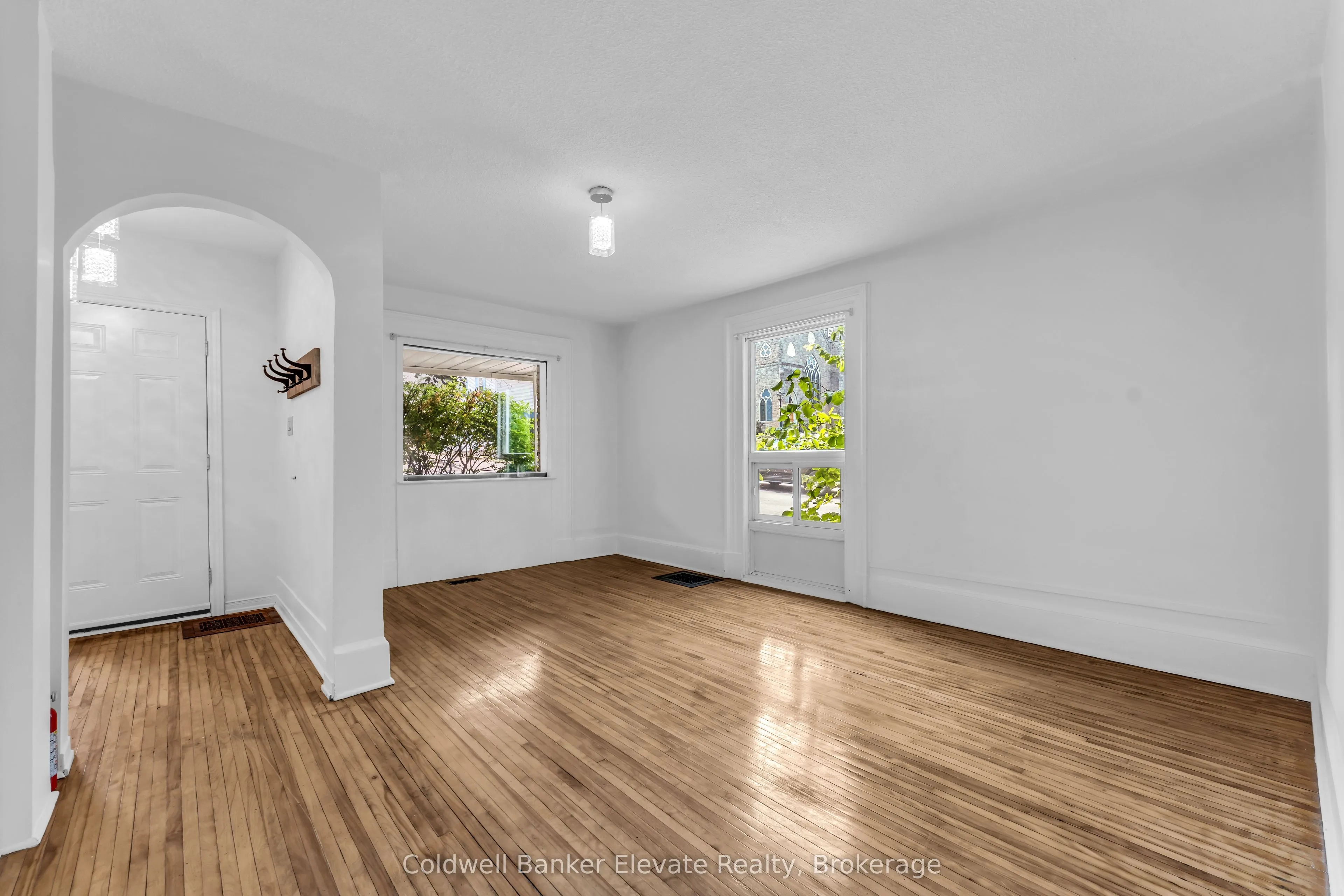 127 Main Street S