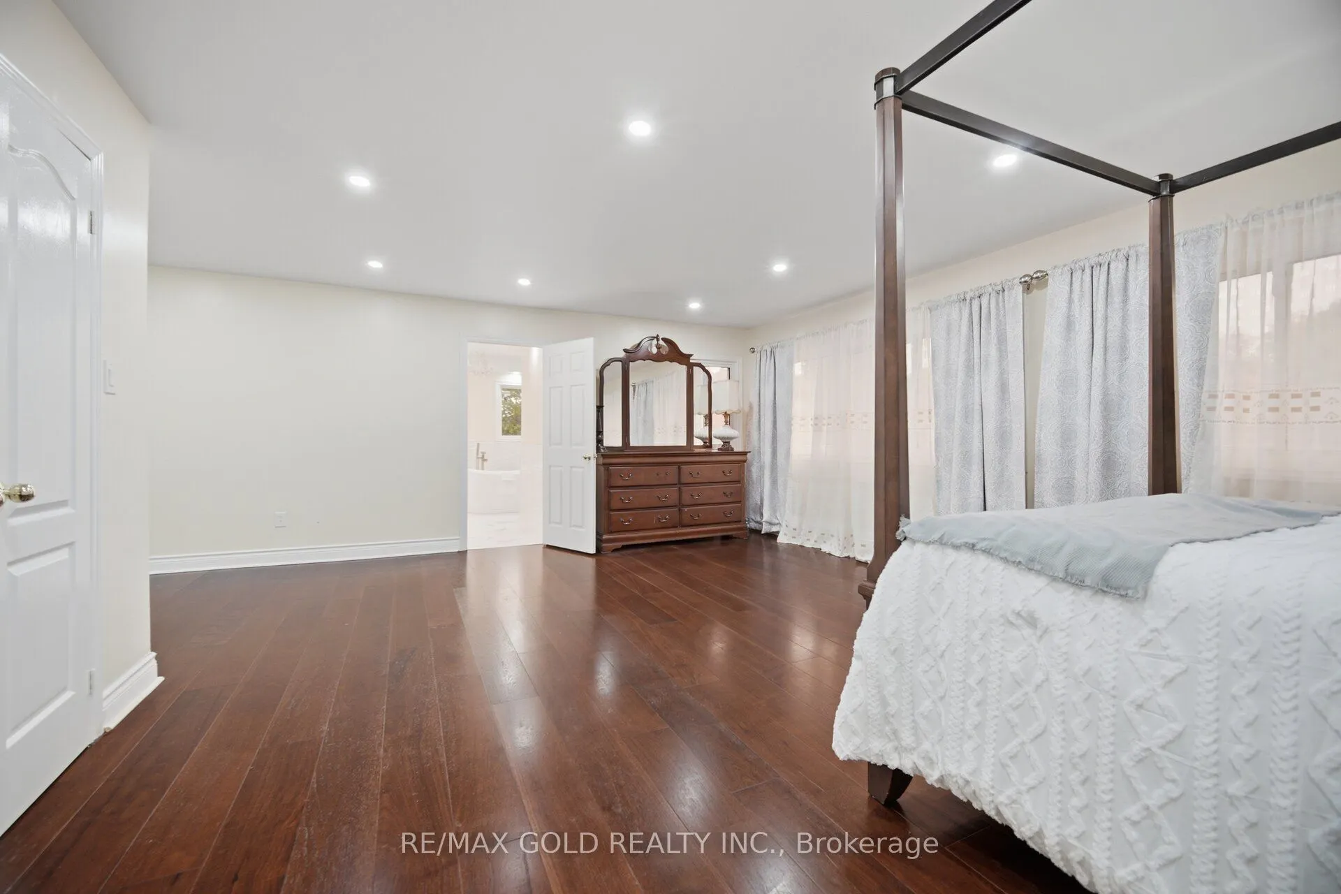 40 Kenpark Avenue