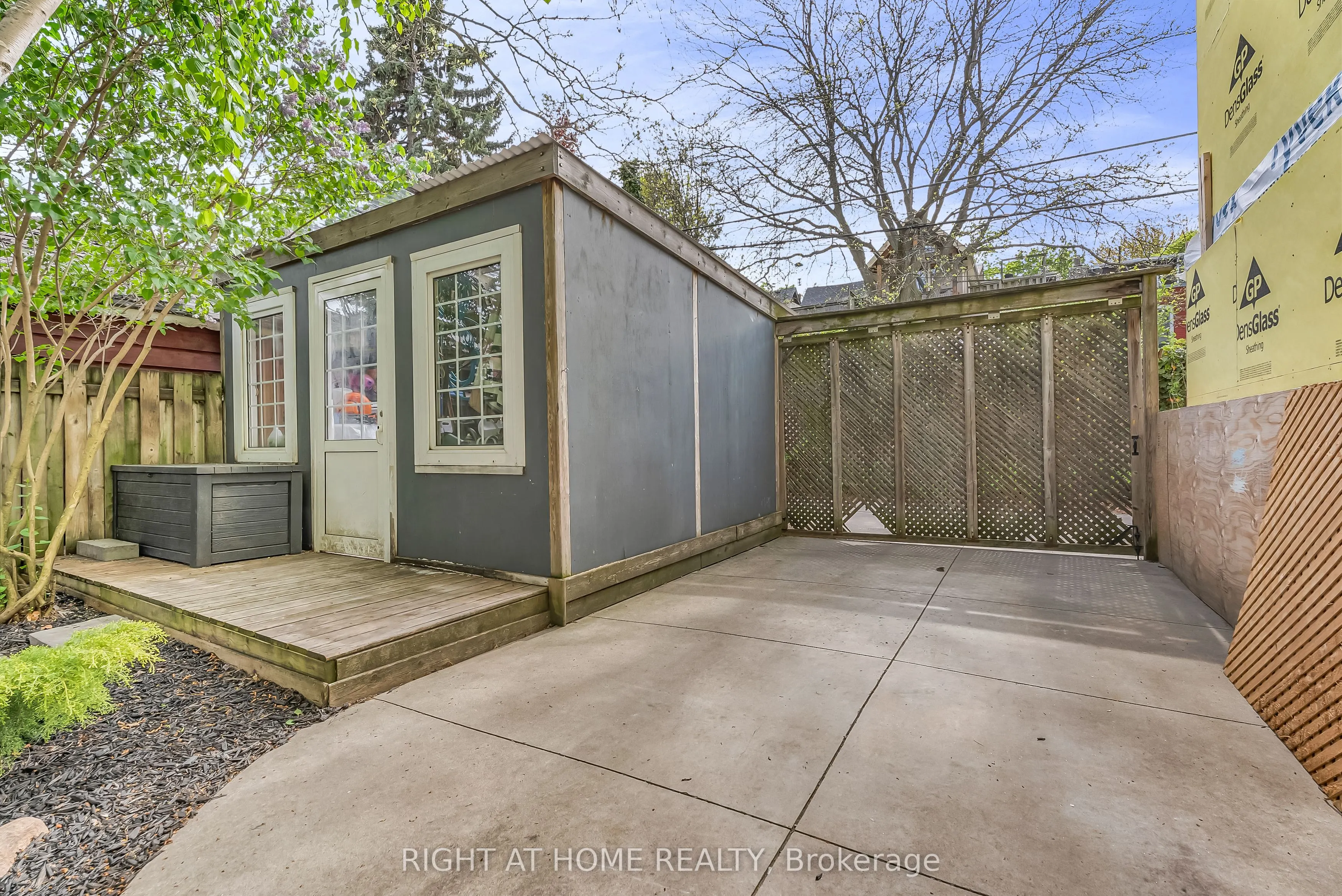 118 Lansdowne Avenue