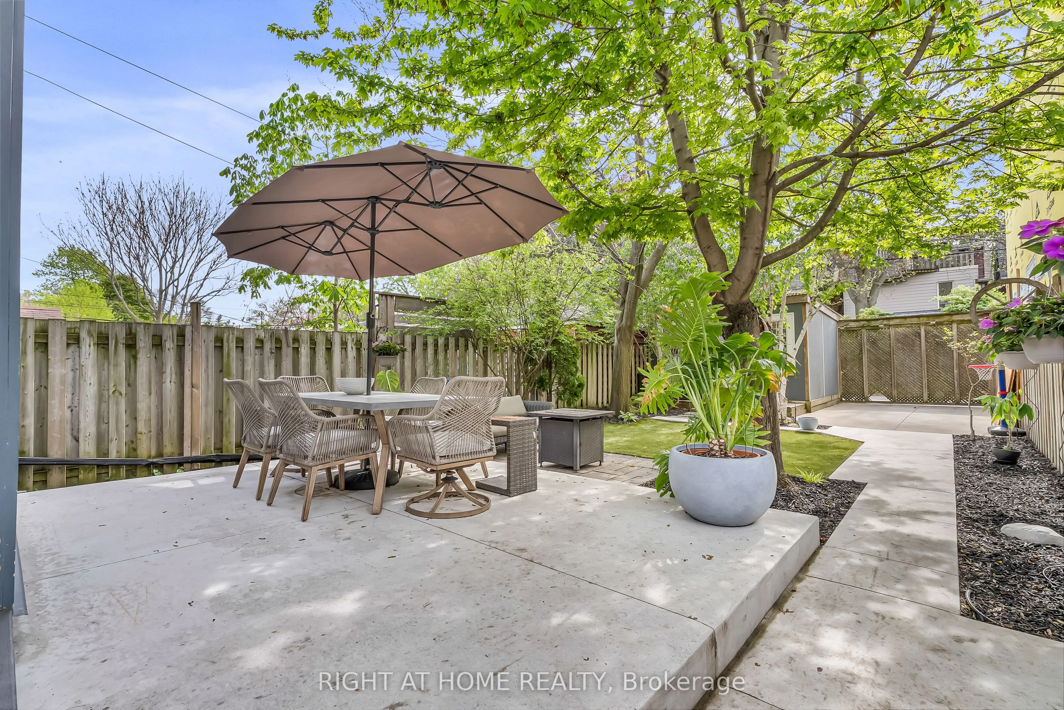 118 Lansdowne Avenue