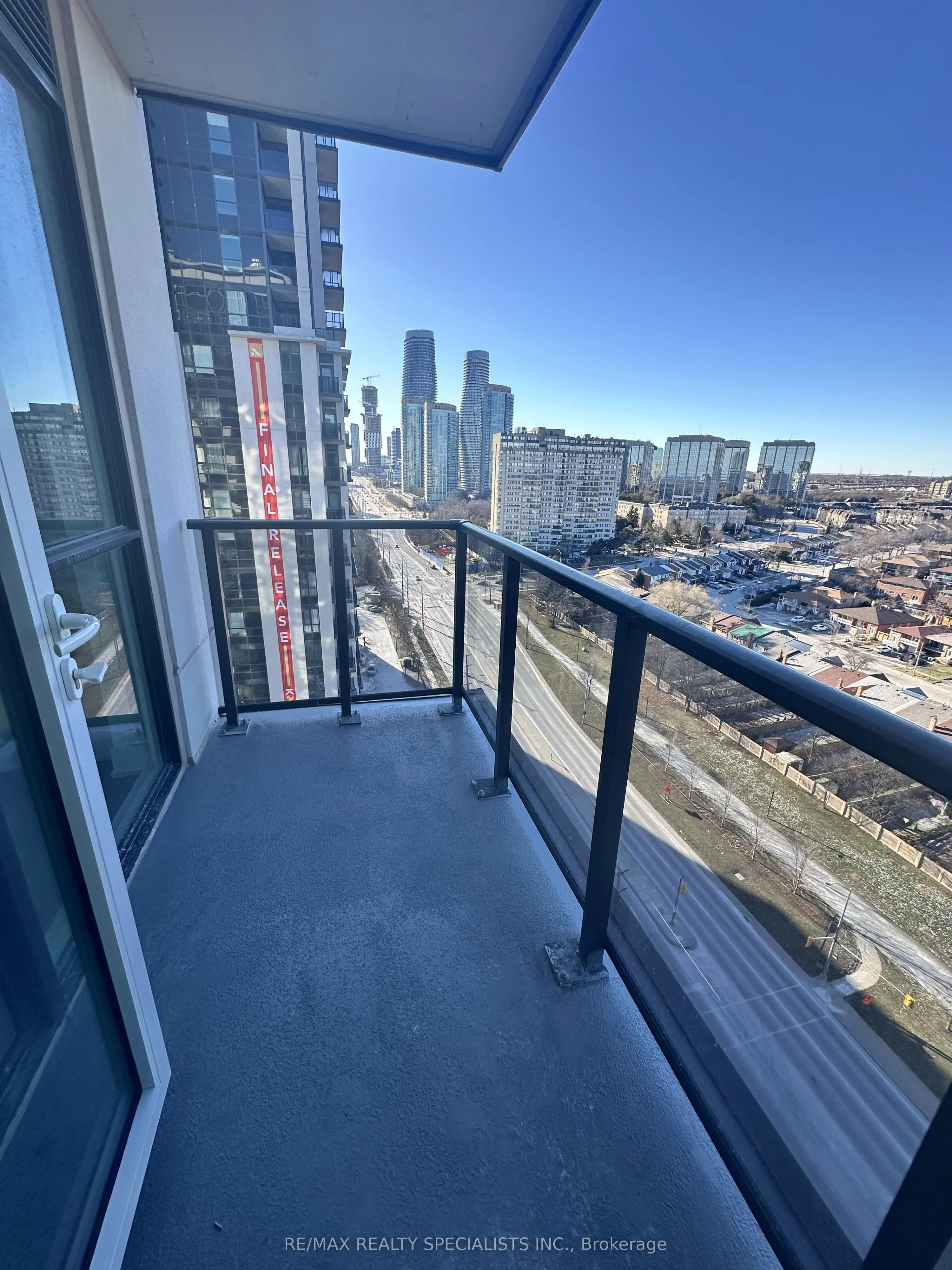 204 BURNHAMTHORPE Road E #1504