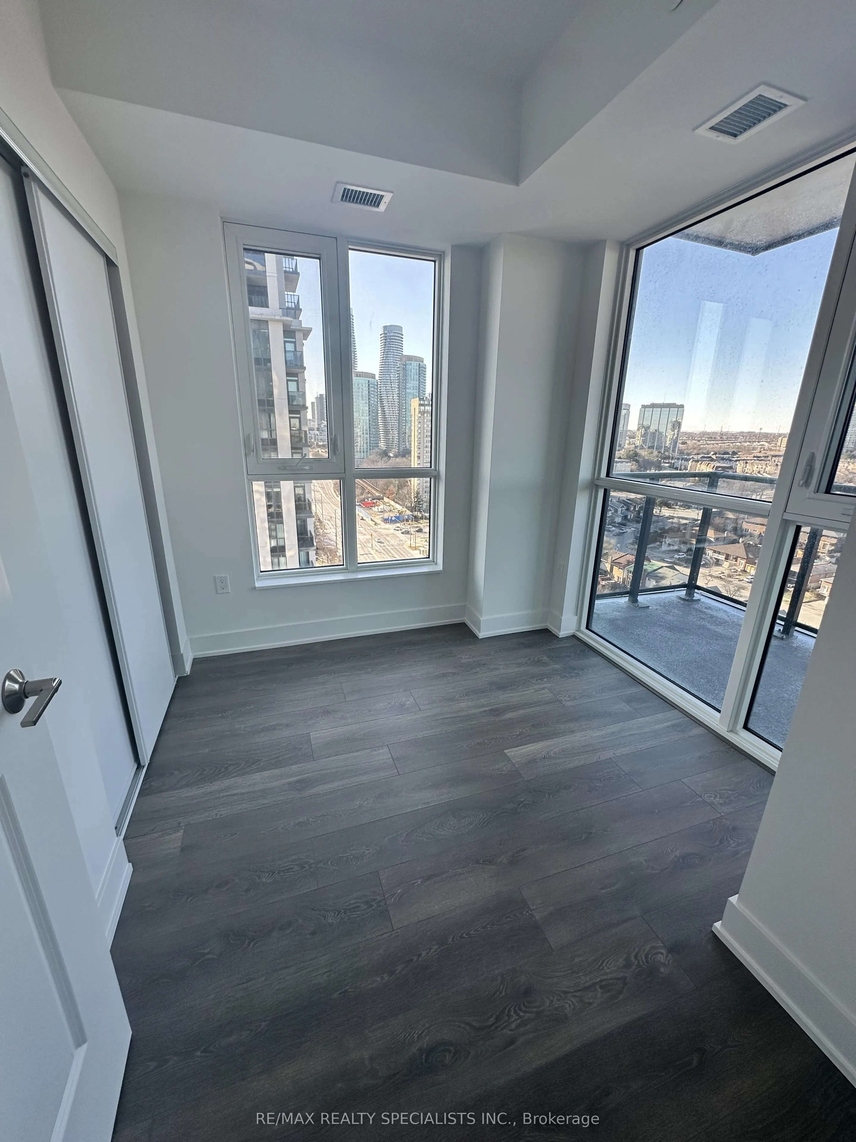204 BURNHAMTHORPE Road E #1504