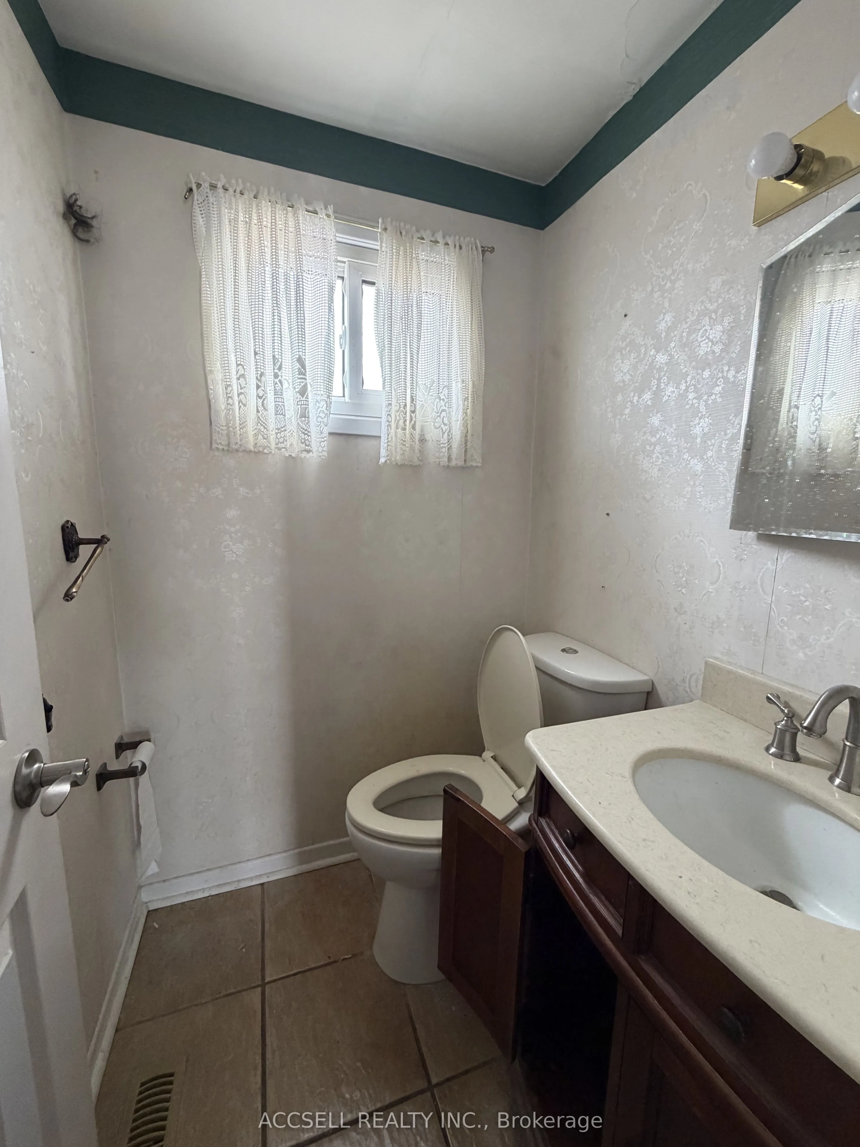 135 Mountainview Road S