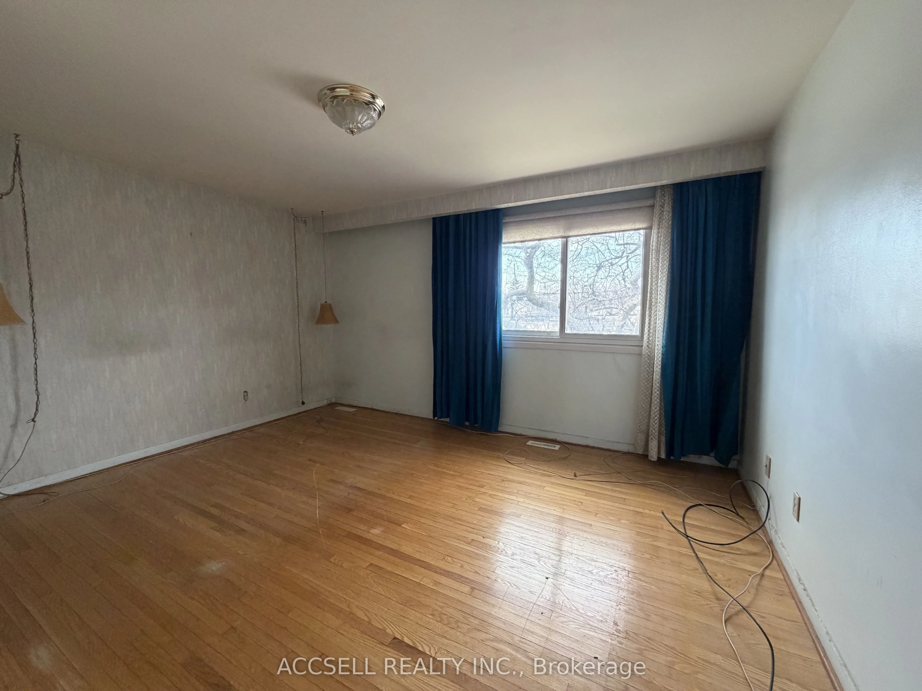 135 Mountainview Road S