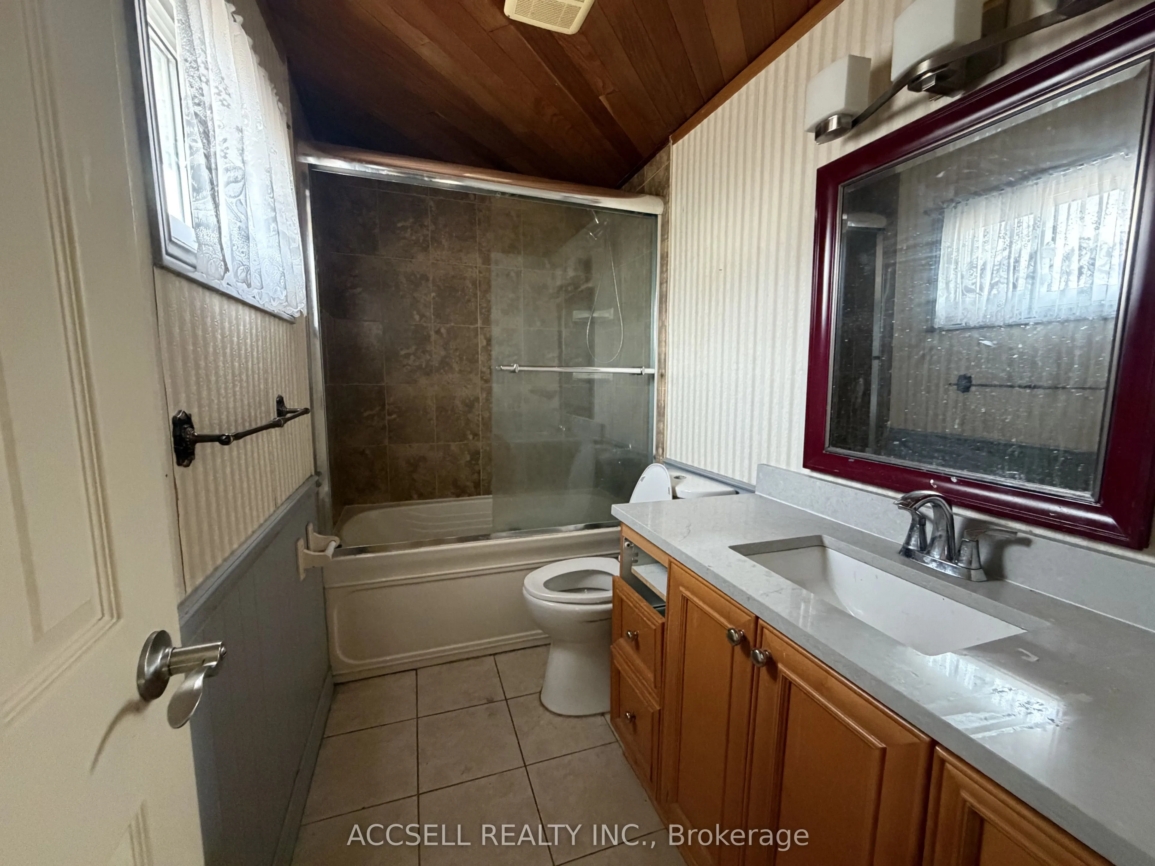 135 Mountainview Road S