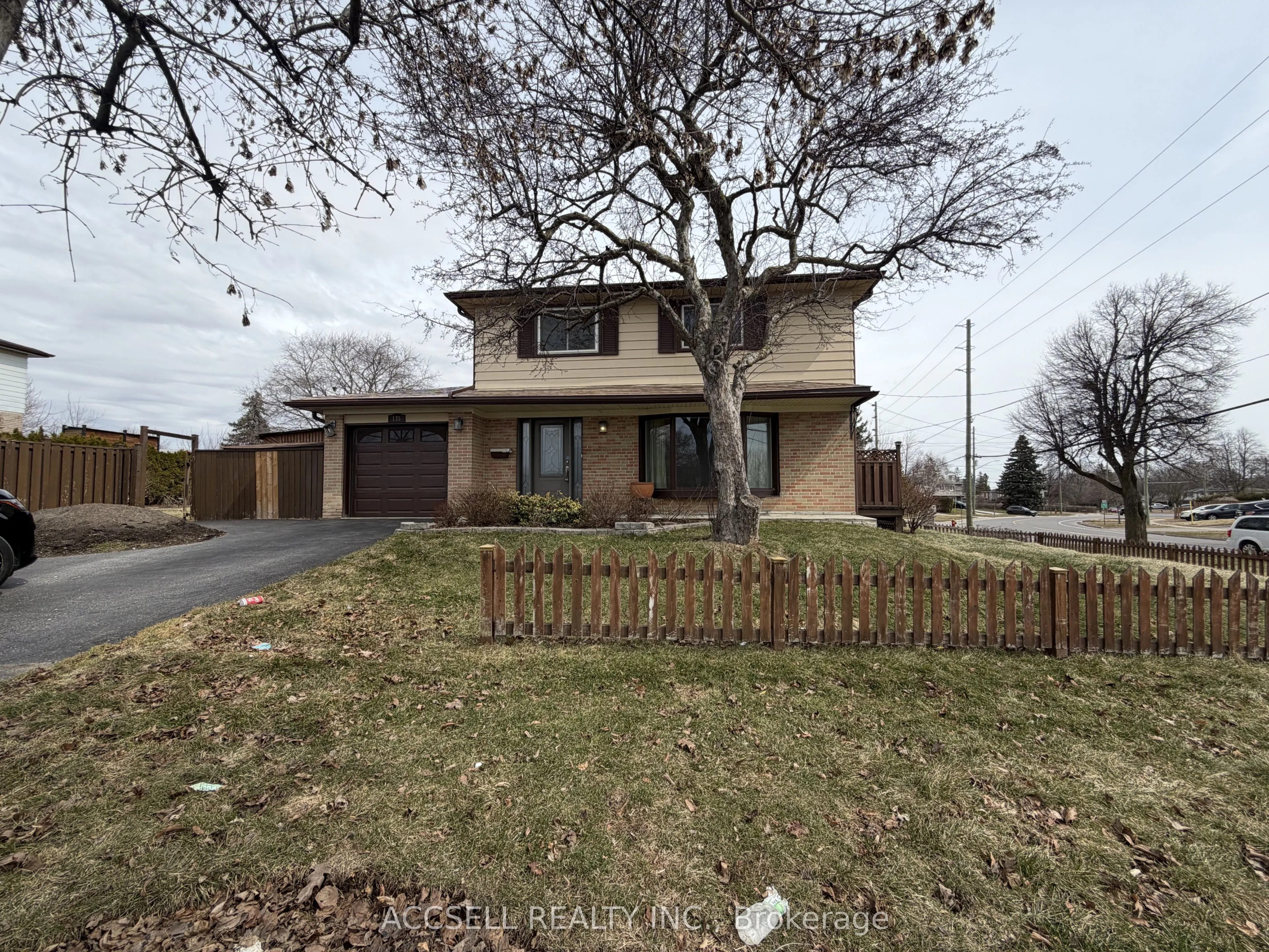 135 Mountainview Road S