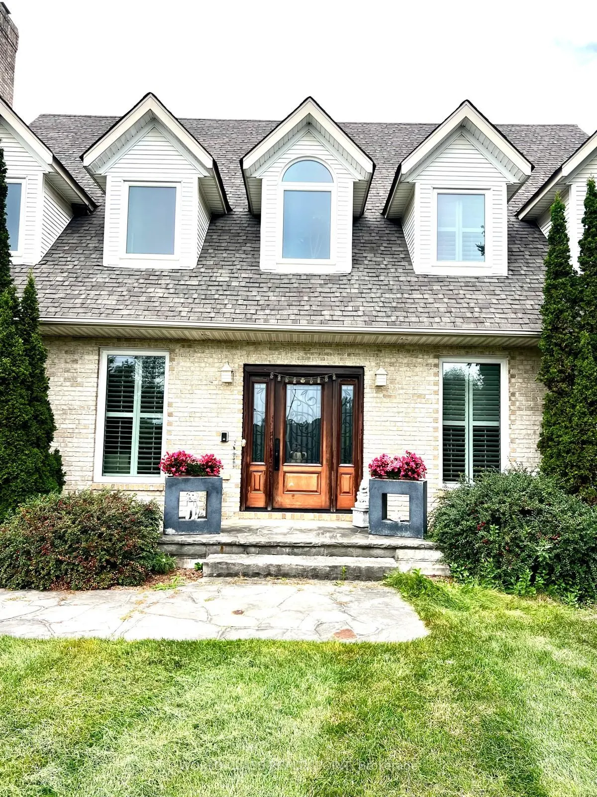 155 Meadowland Crescent