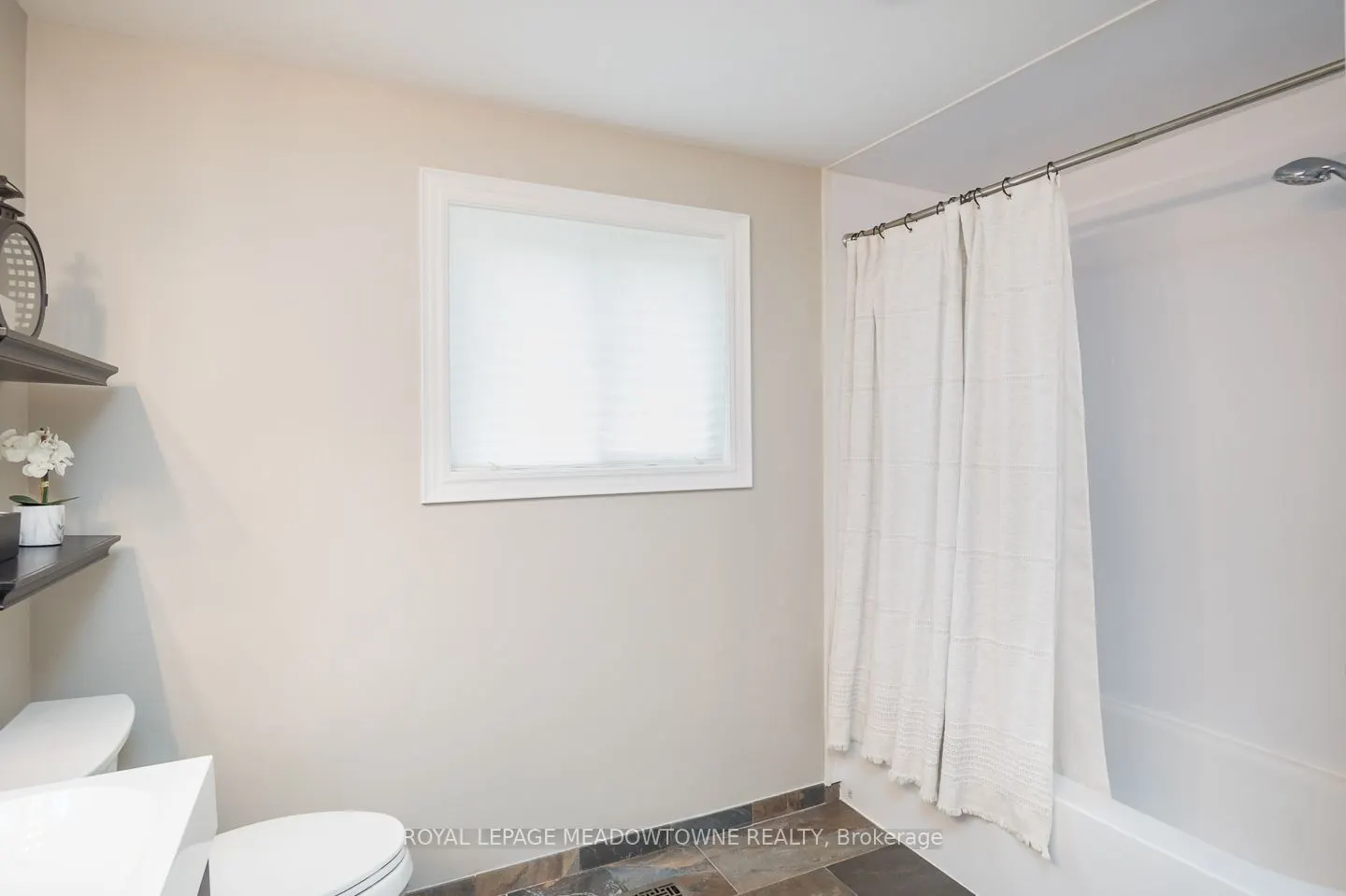 823 Laurier Avenue