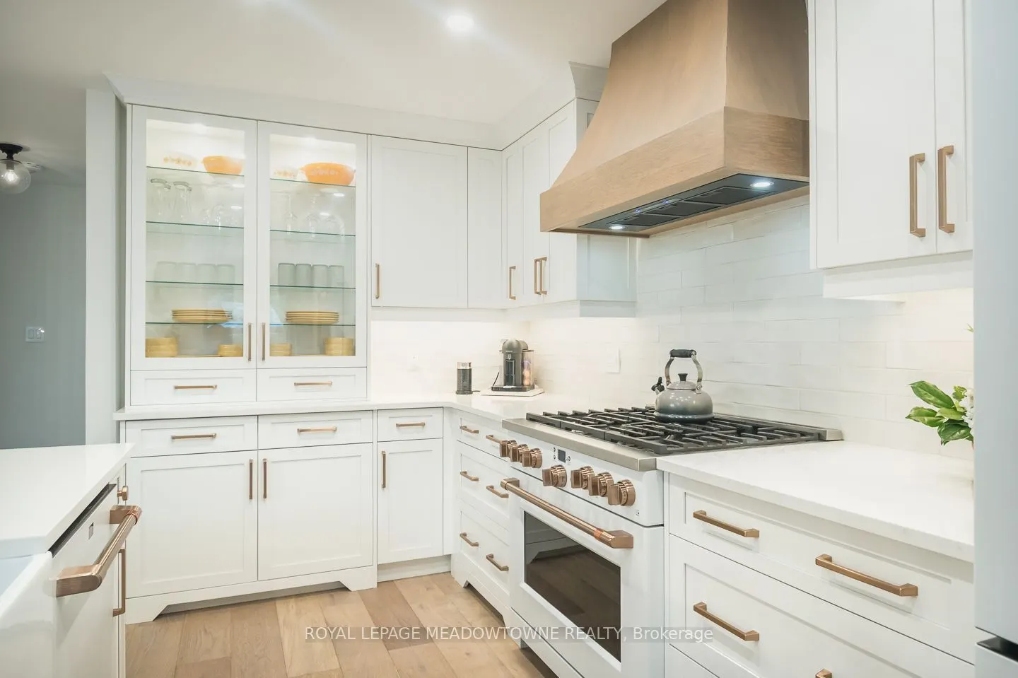 823 Laurier Avenue
