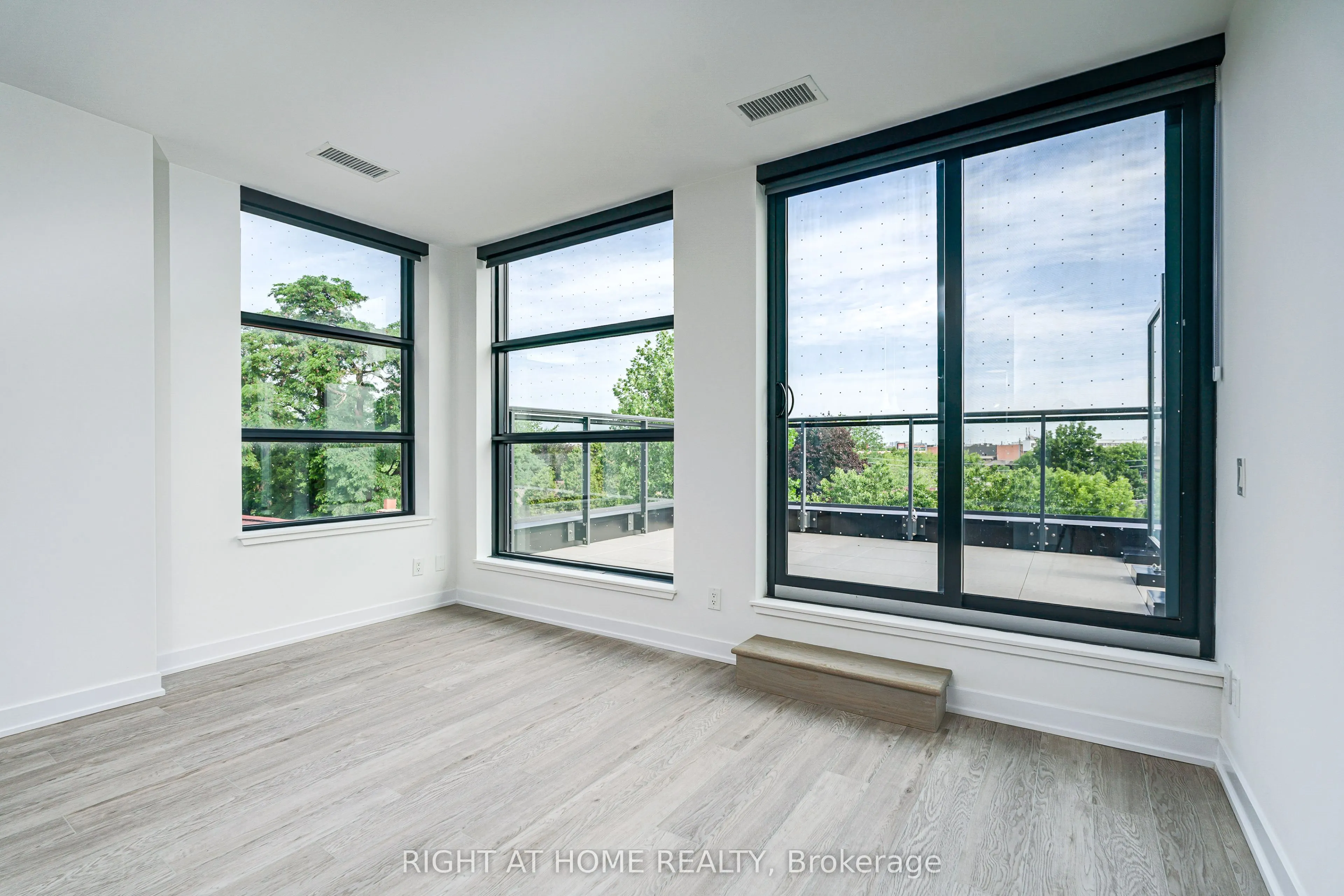 2946 Dundas Street W #408