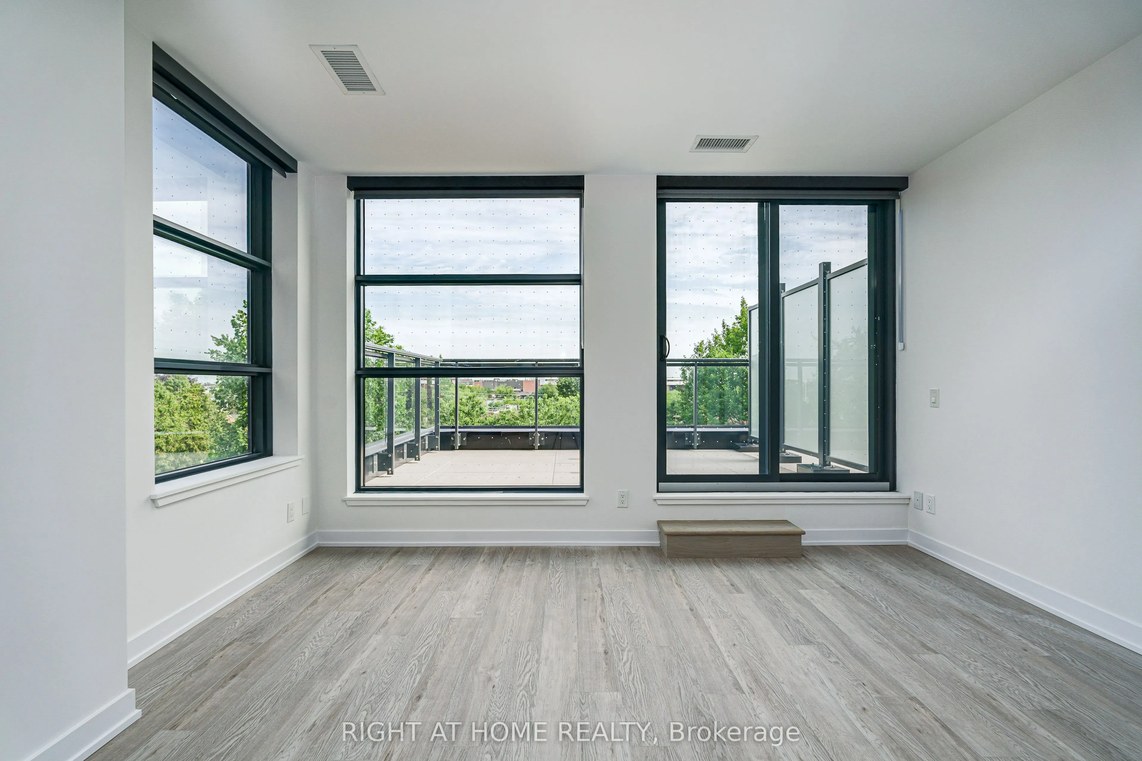 2946 Dundas Street W #408