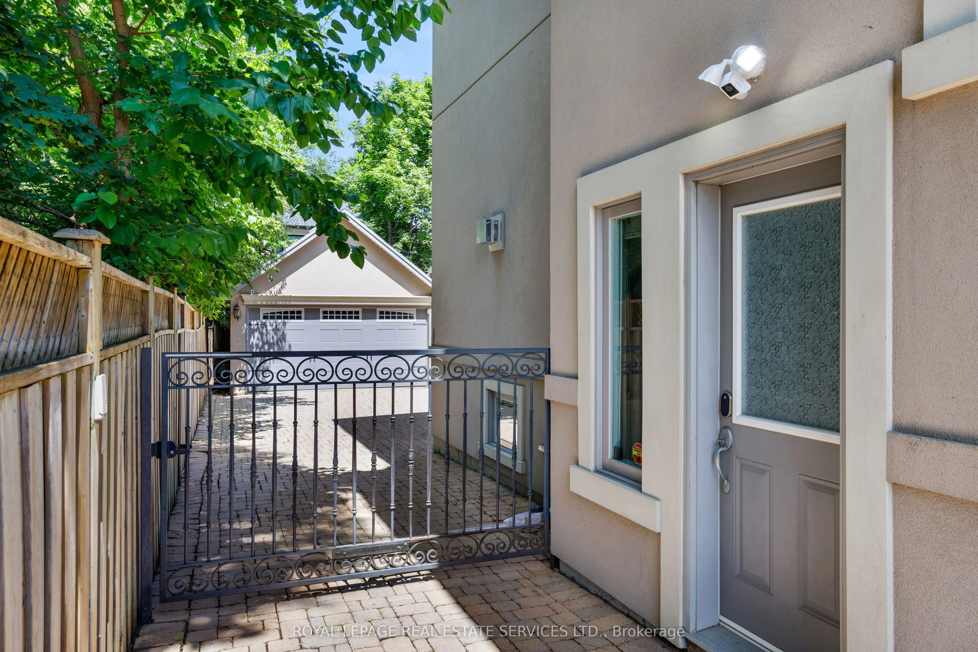 4 Springbrook Gardens