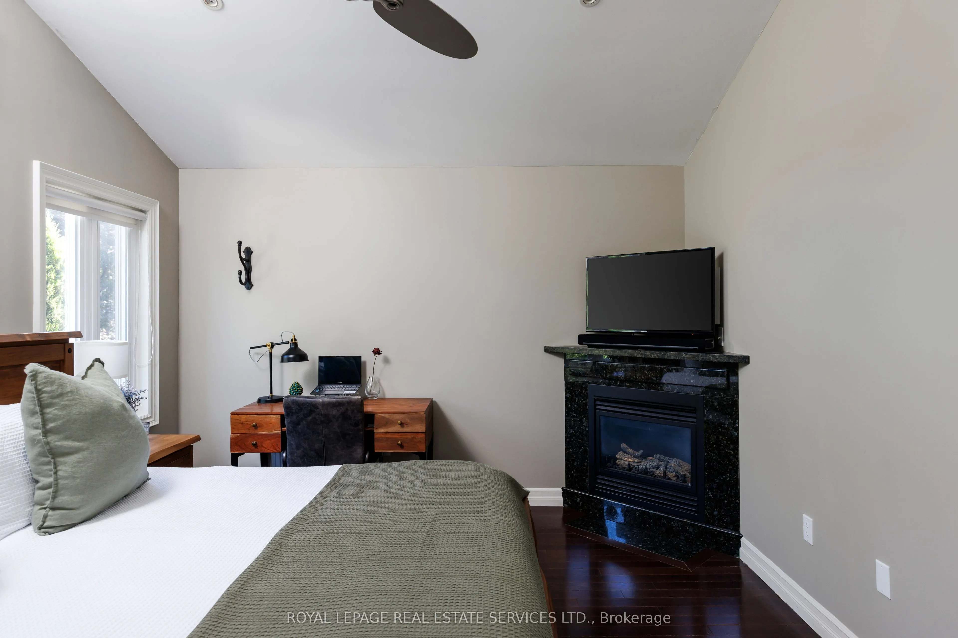 4 Springbrook Gardens