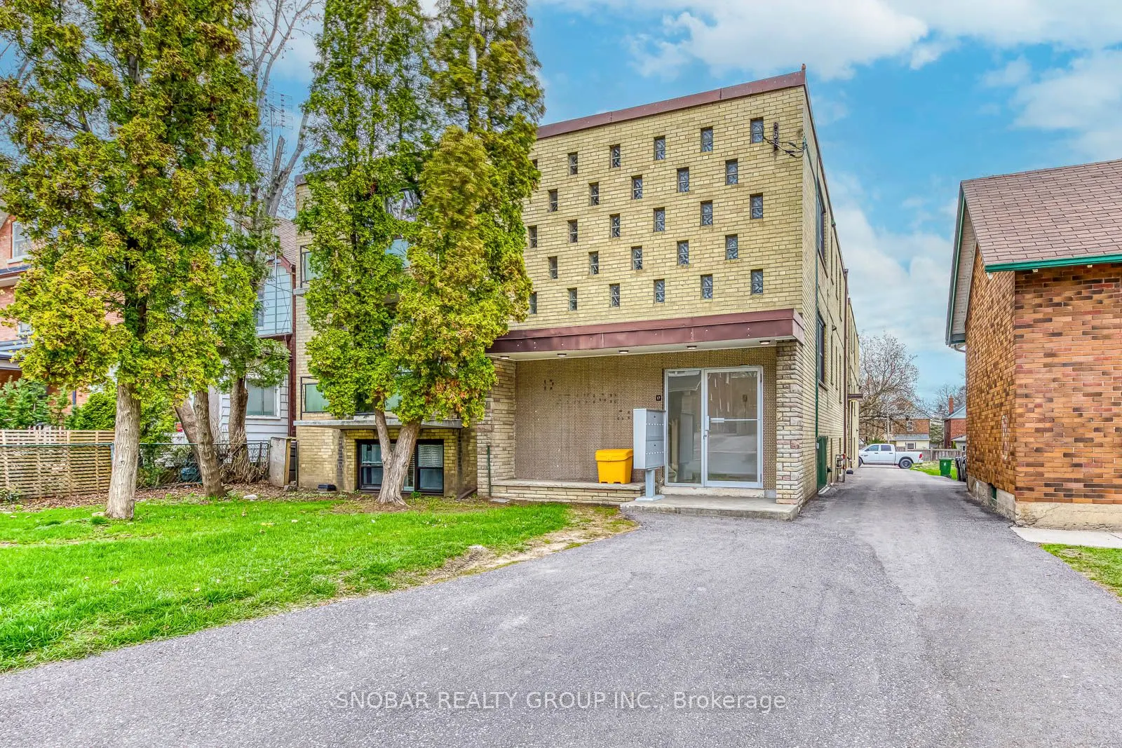 17 Station Road ##11
