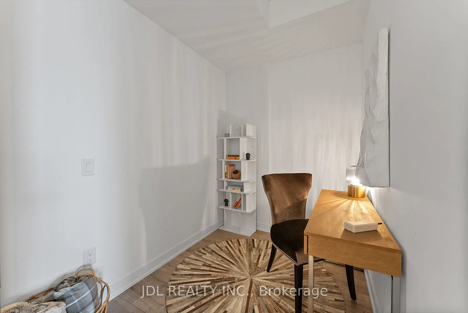 215 Lakeshore Road W #519