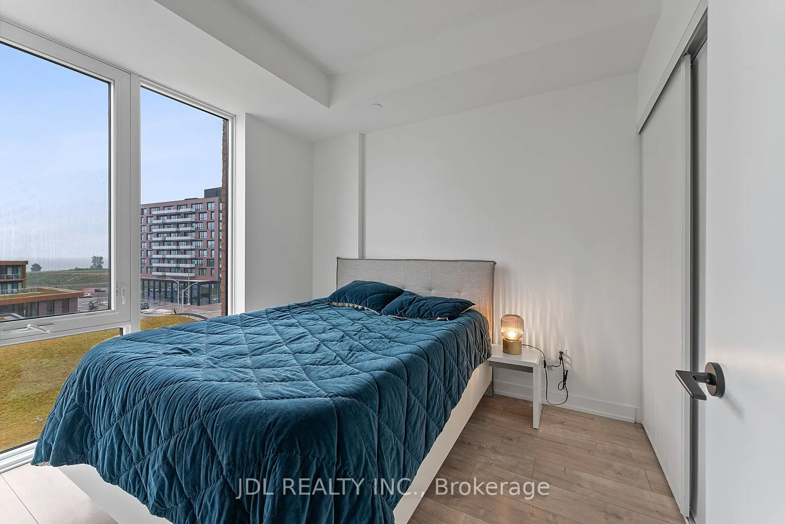 215 Lakeshore Road W #519