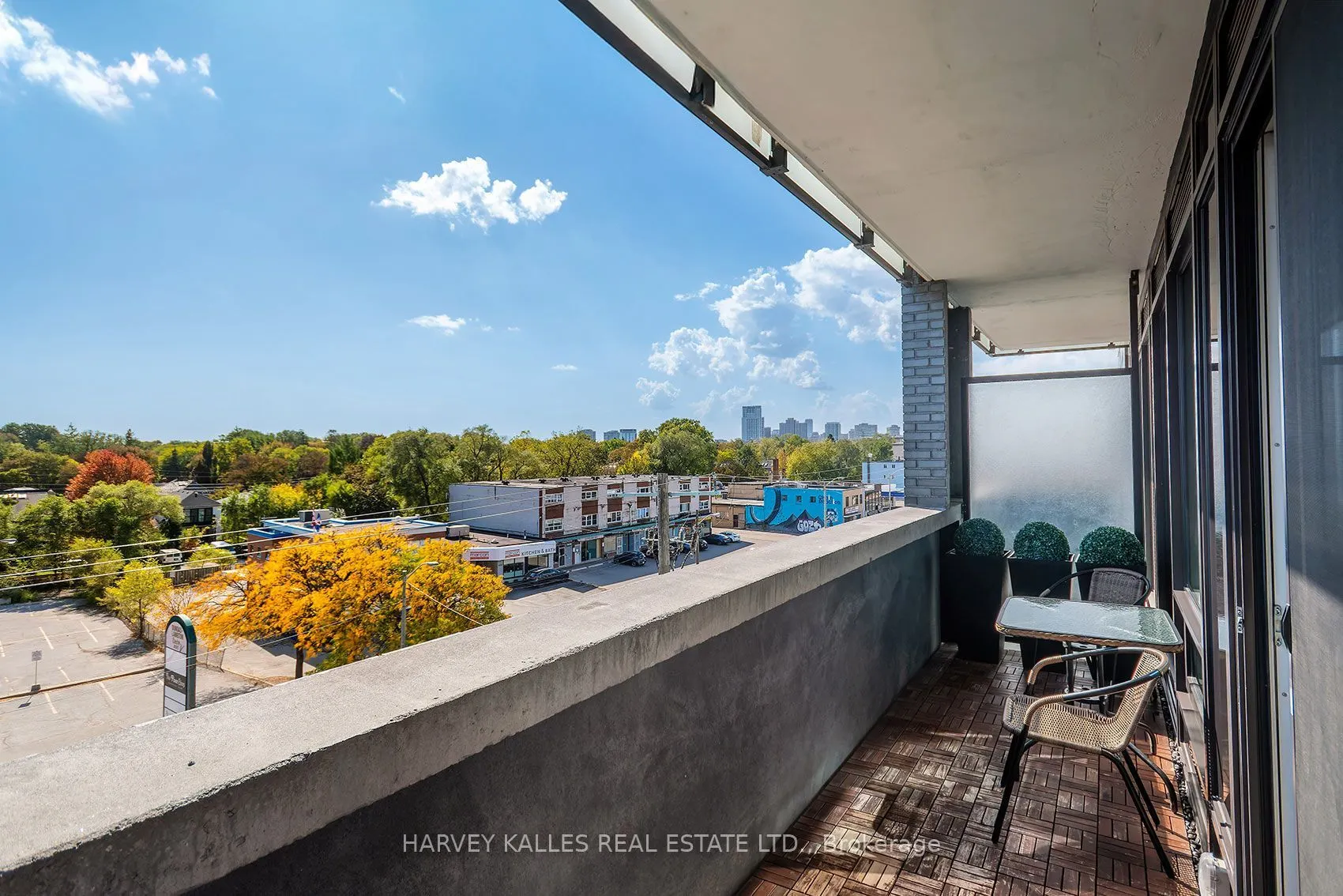 4208 Dundas Street W #412