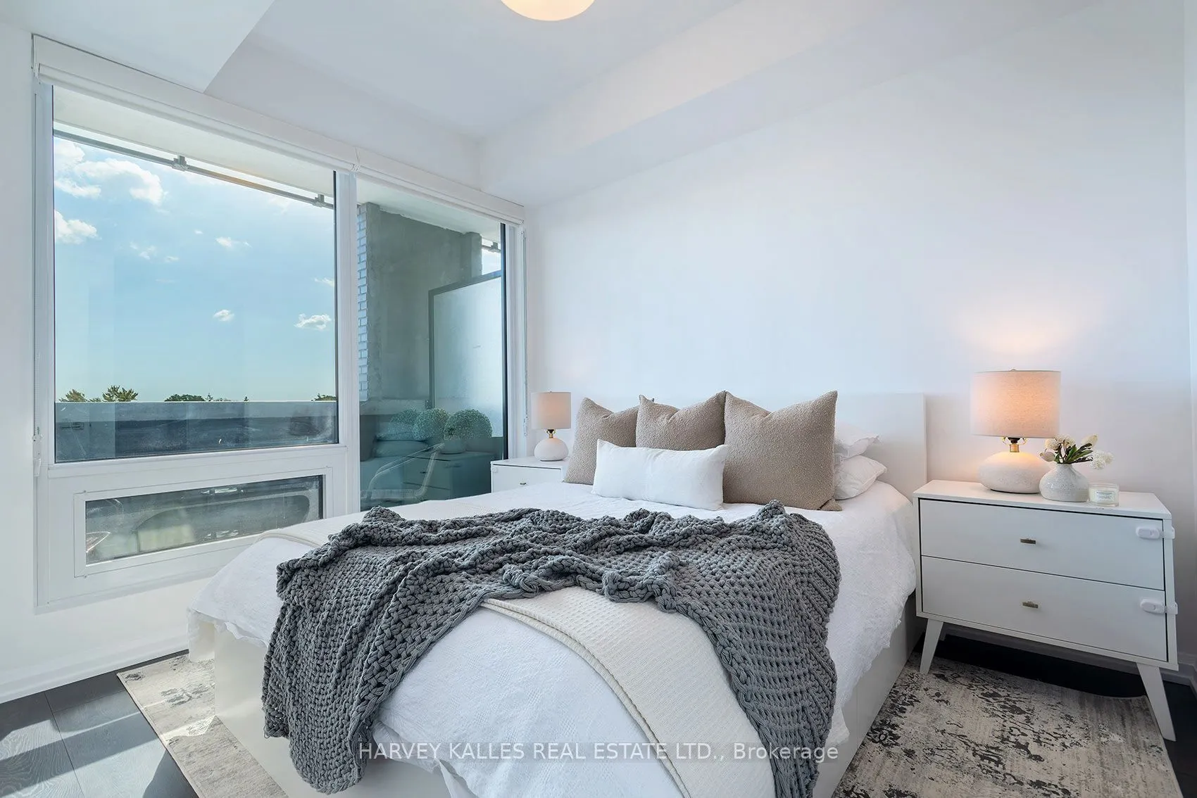 4208 Dundas Street W #412