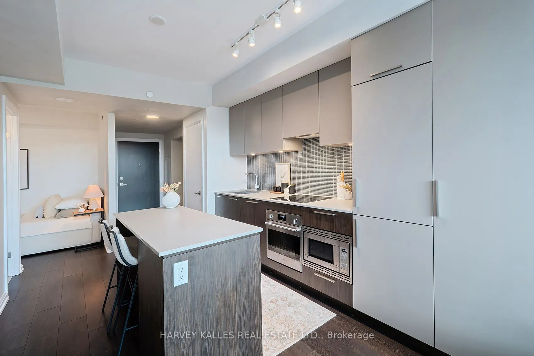 4208 Dundas Street W #412