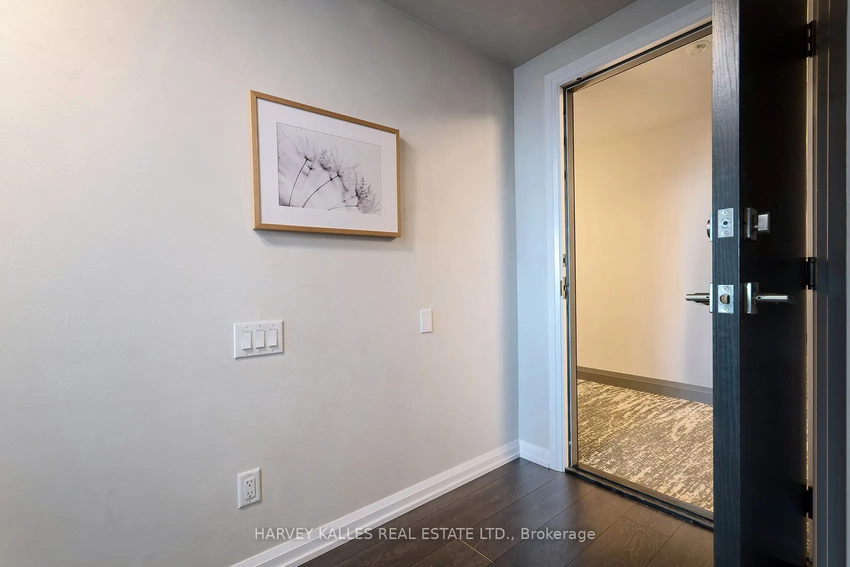 4208 Dundas Street W #412